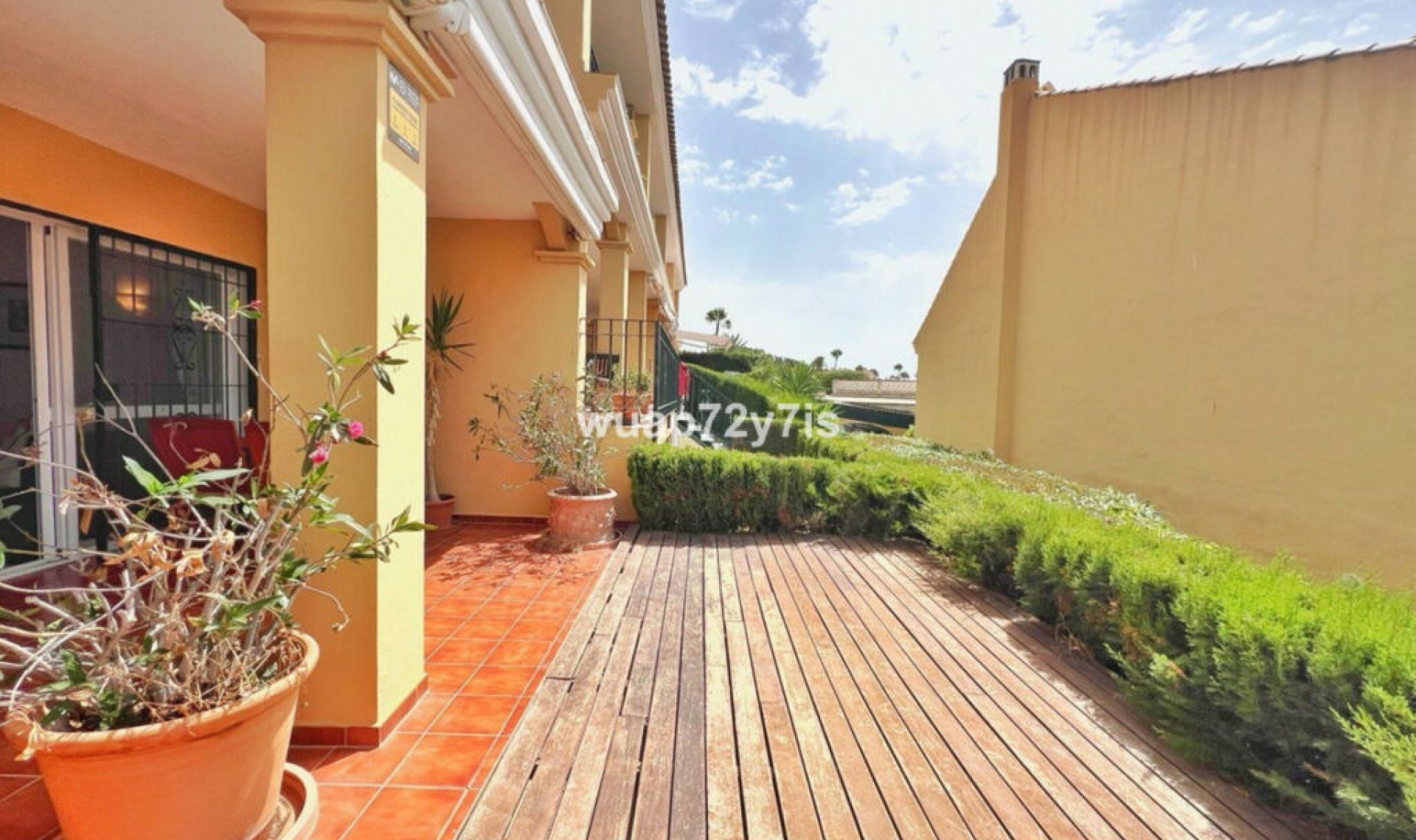 Resale - House -
Costabella