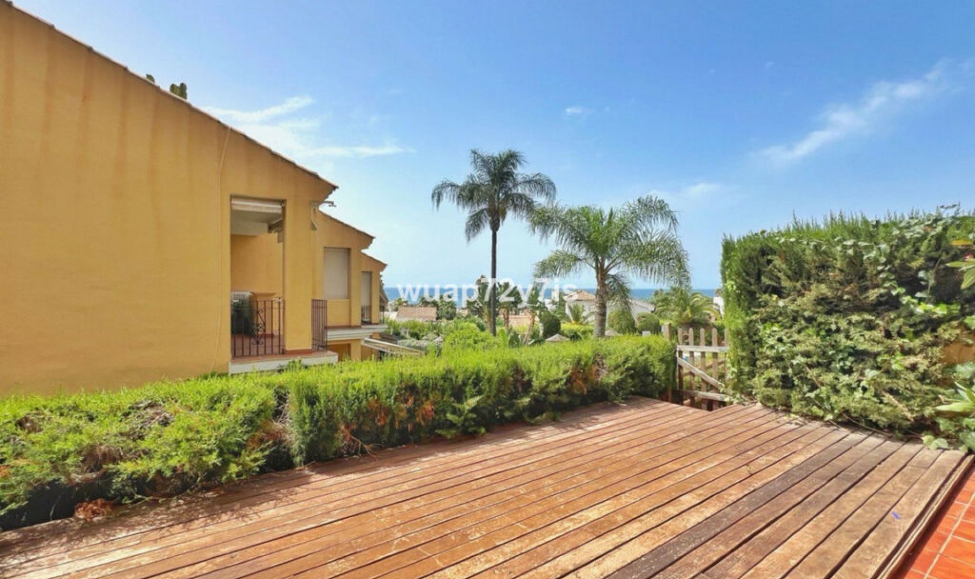 Resale - House -
Costabella