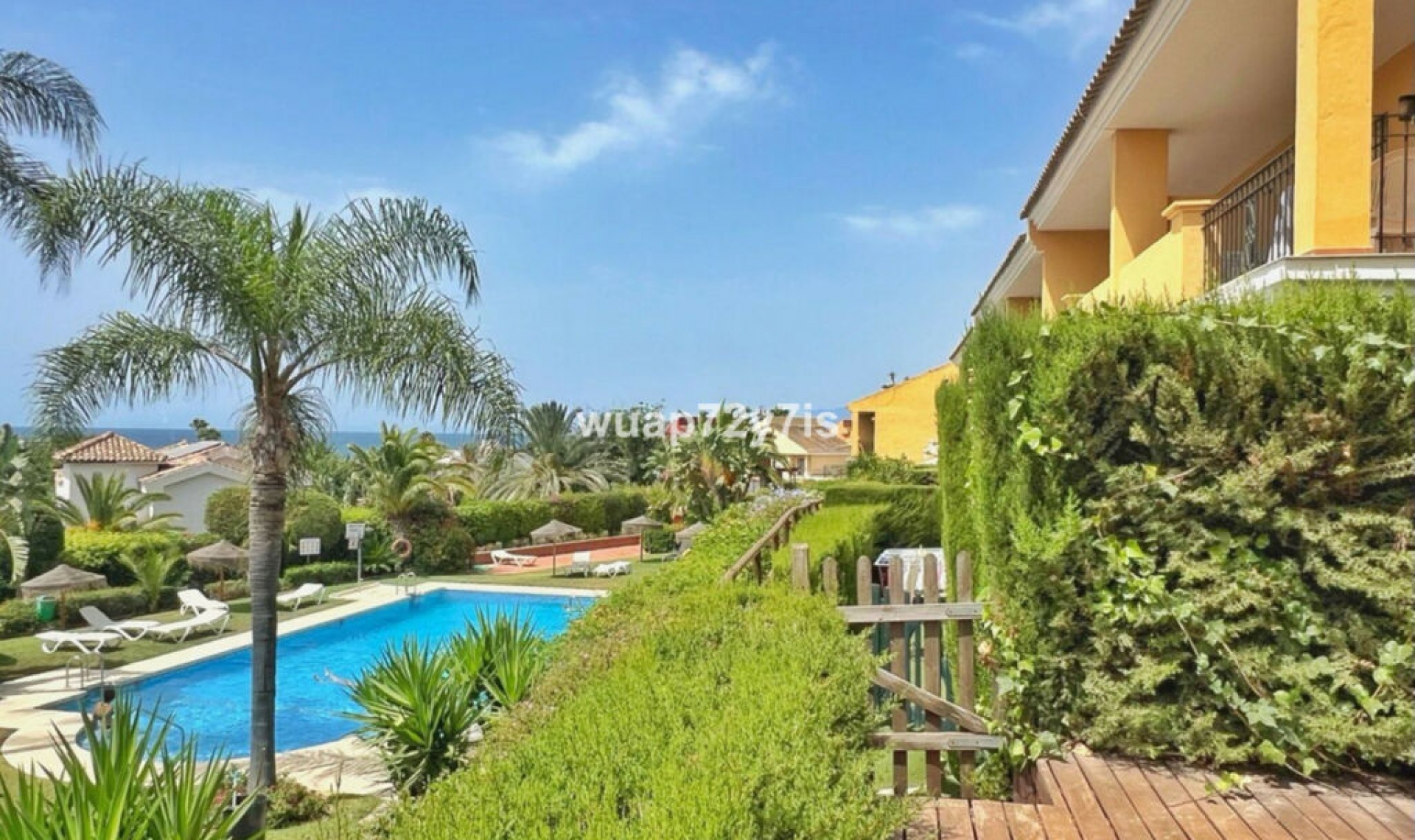 Resale - House -
Costabella