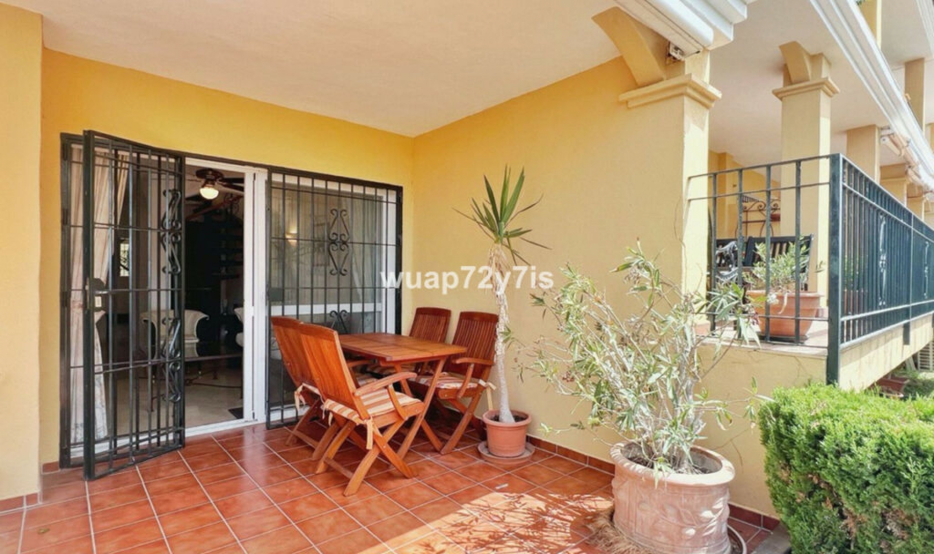 Resale - House -
Costabella