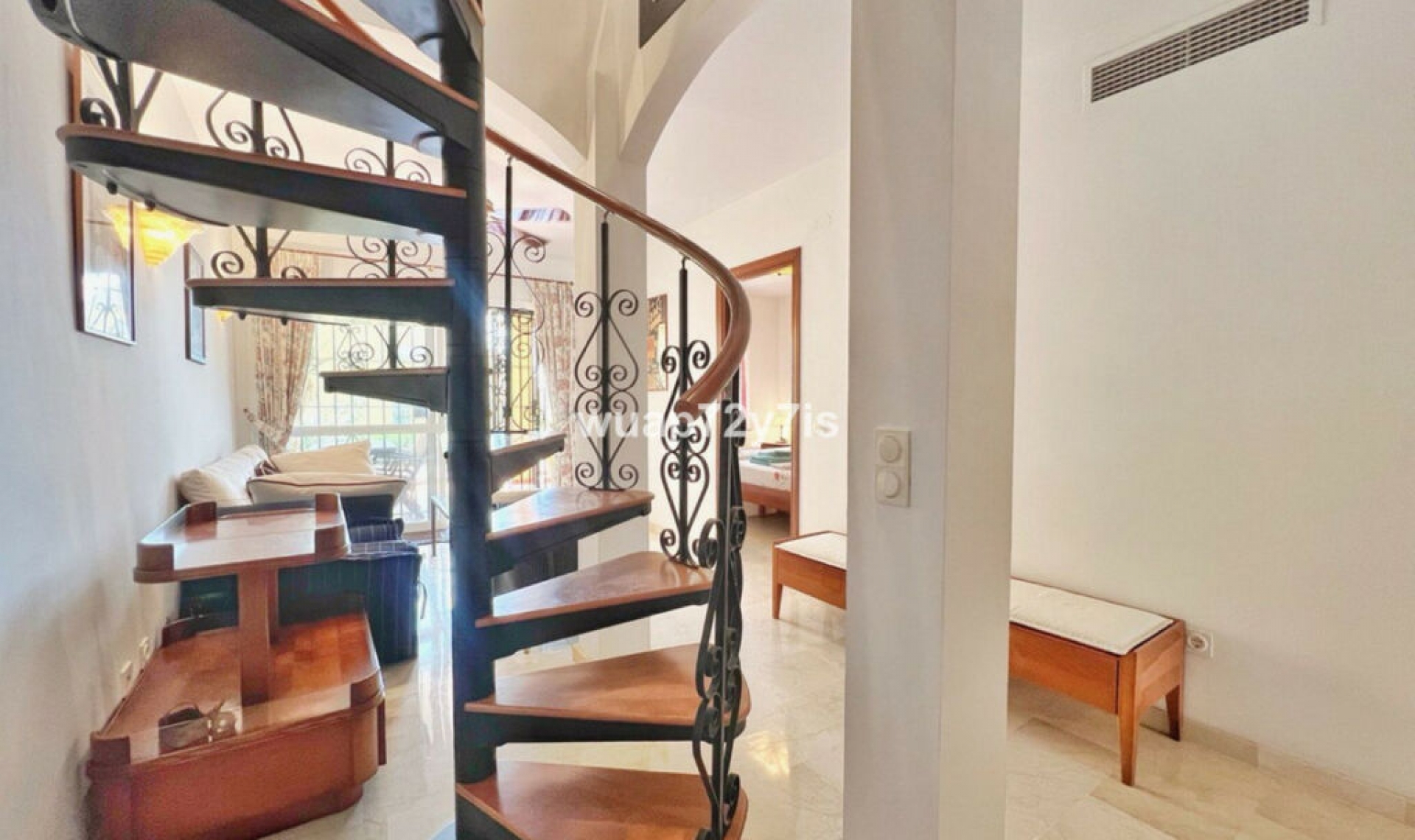 Resale - House -
Costabella