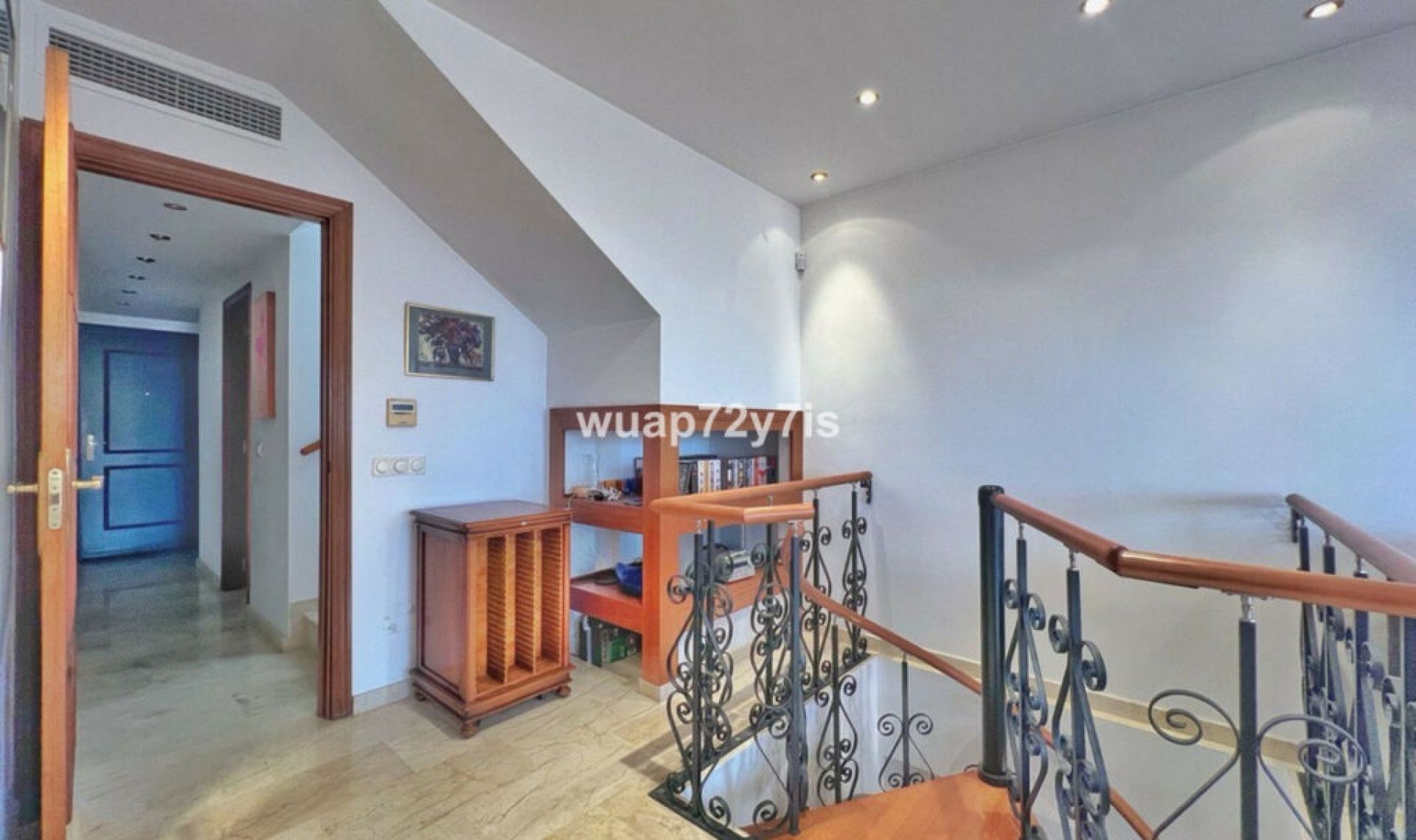 Resale - House -
Costabella