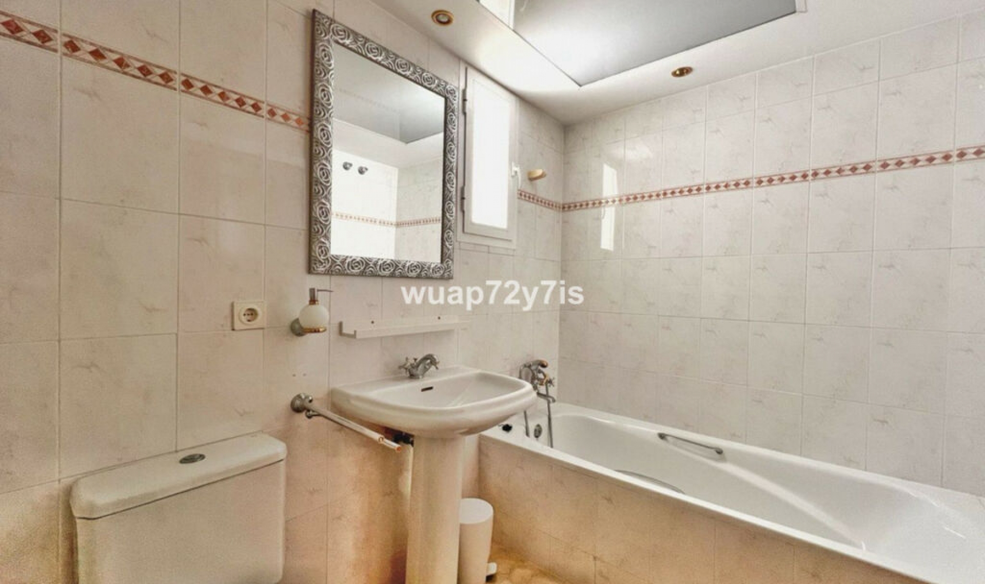 Resale - House -
Costabella