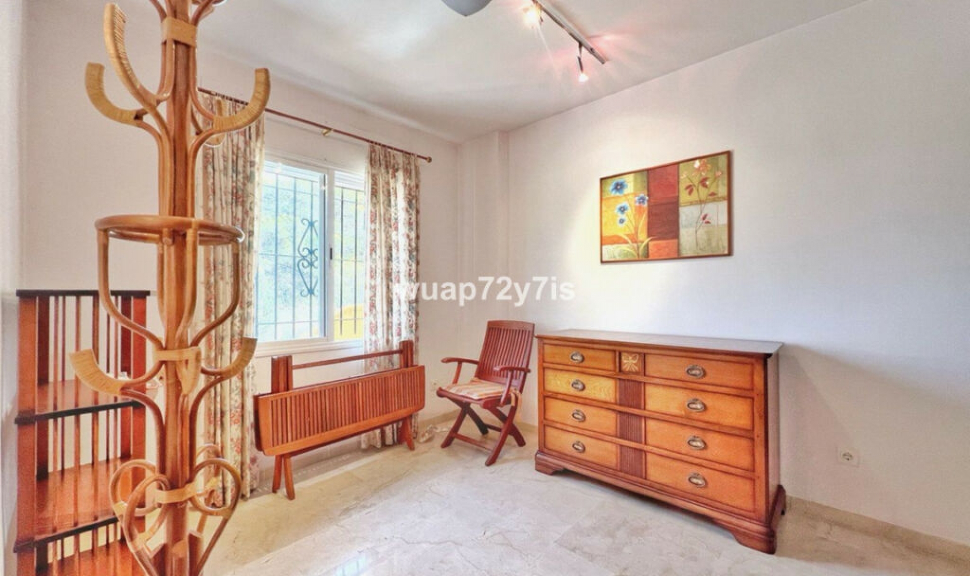 Resale - House -
Costabella