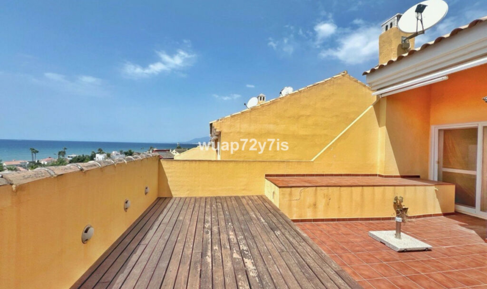 Resale - House -
Costabella