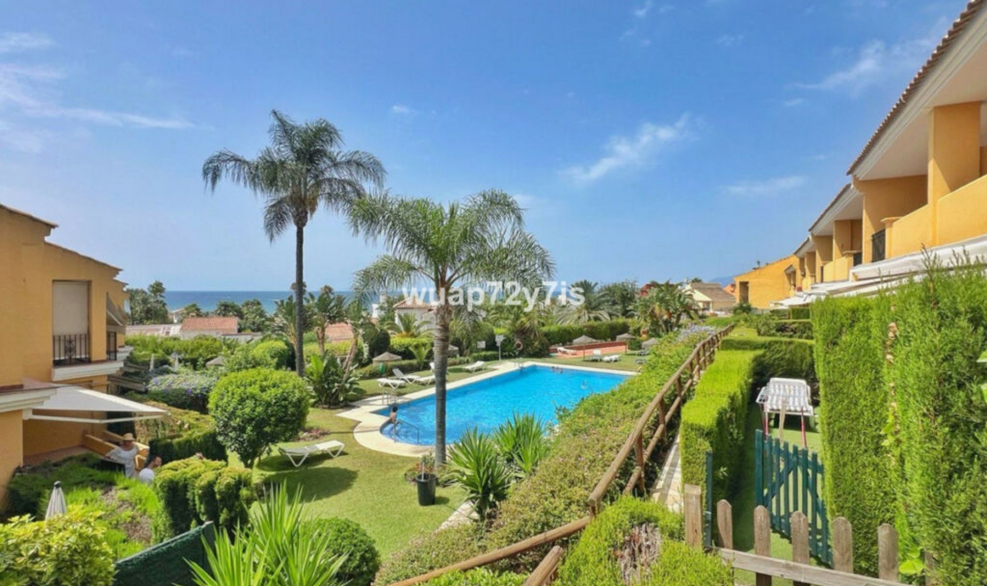 Resale - House -
Costabella