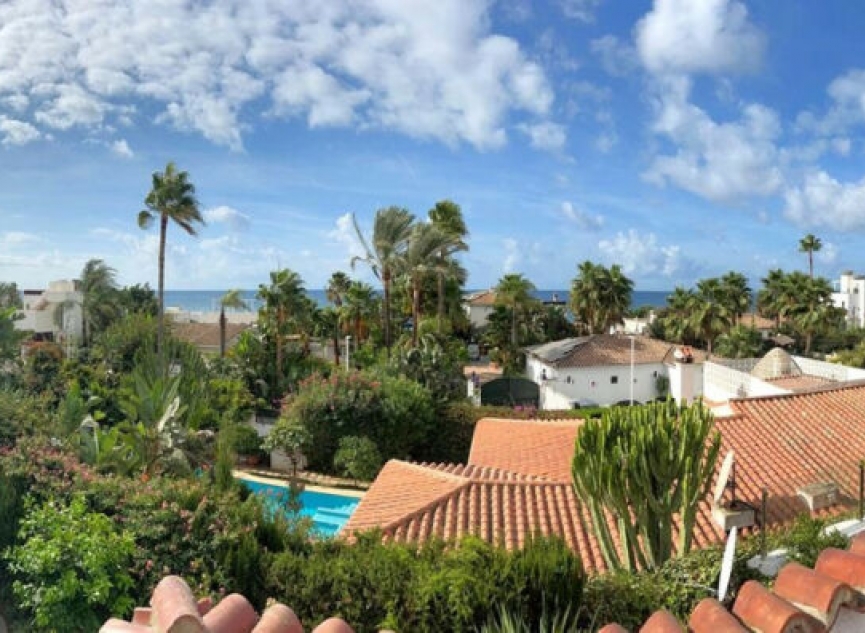 Resale - House -
Costabella