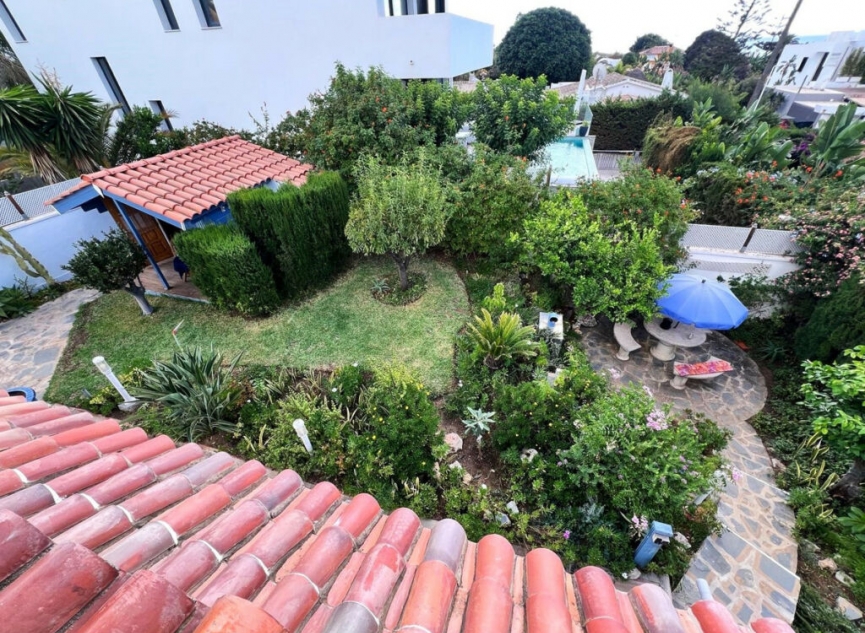 Resale - House -
Costabella
