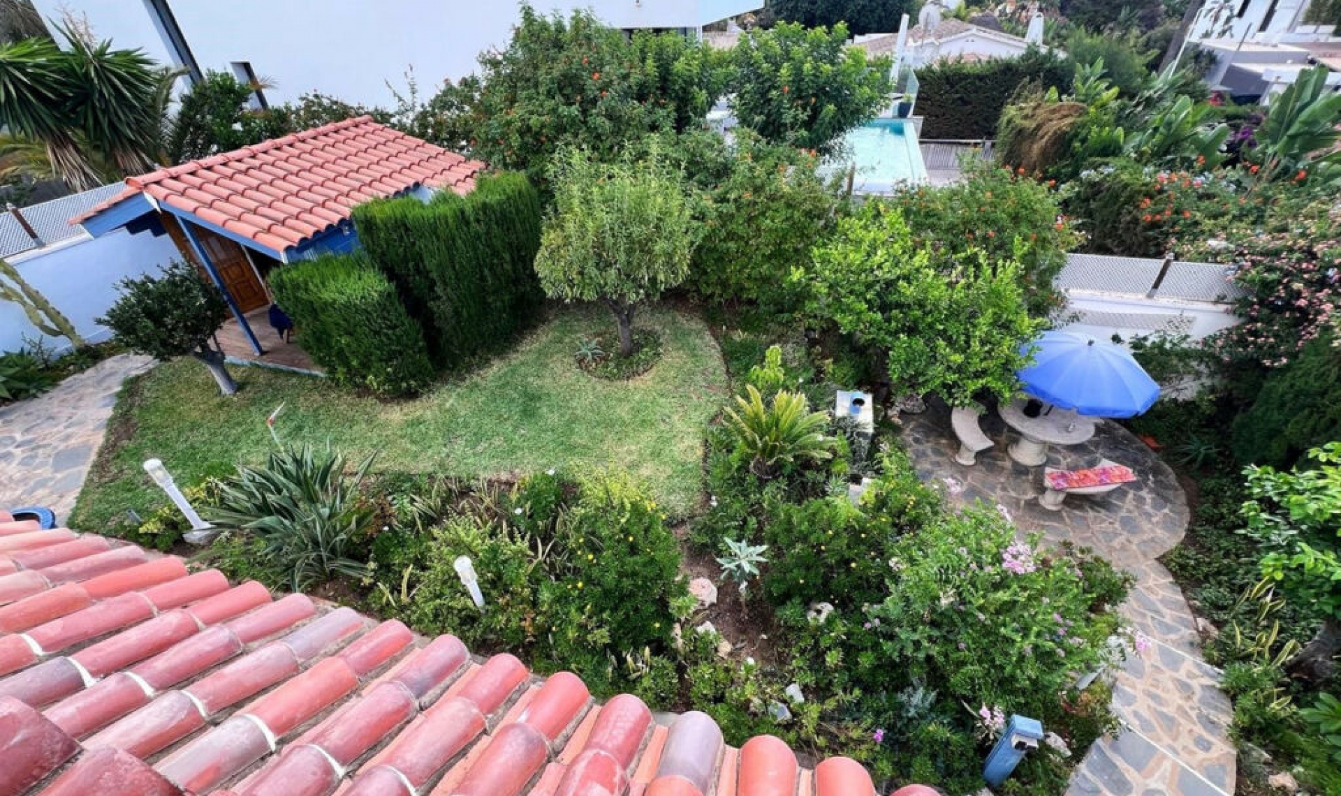 Resale - House -
Costabella