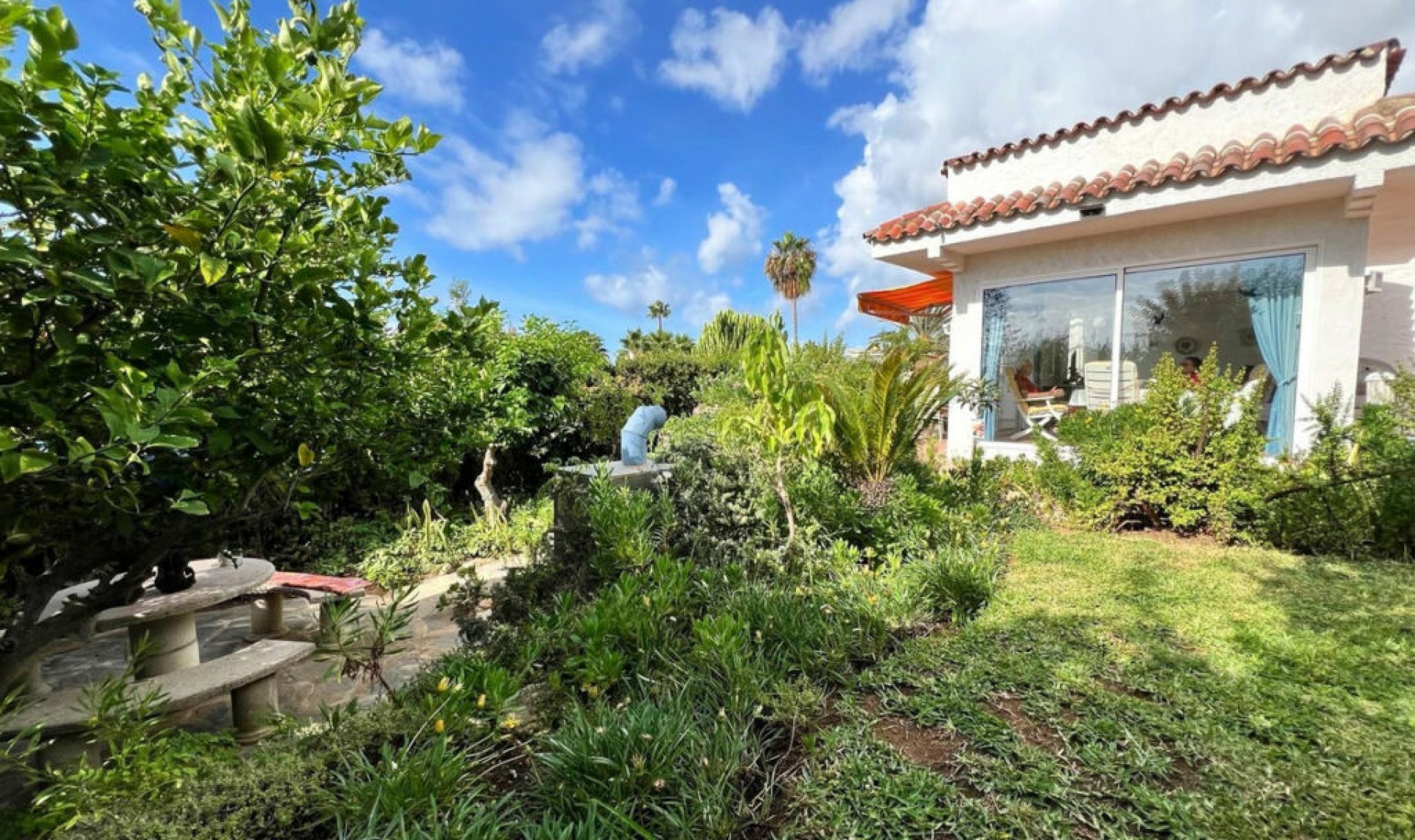 Resale - House -
Costabella