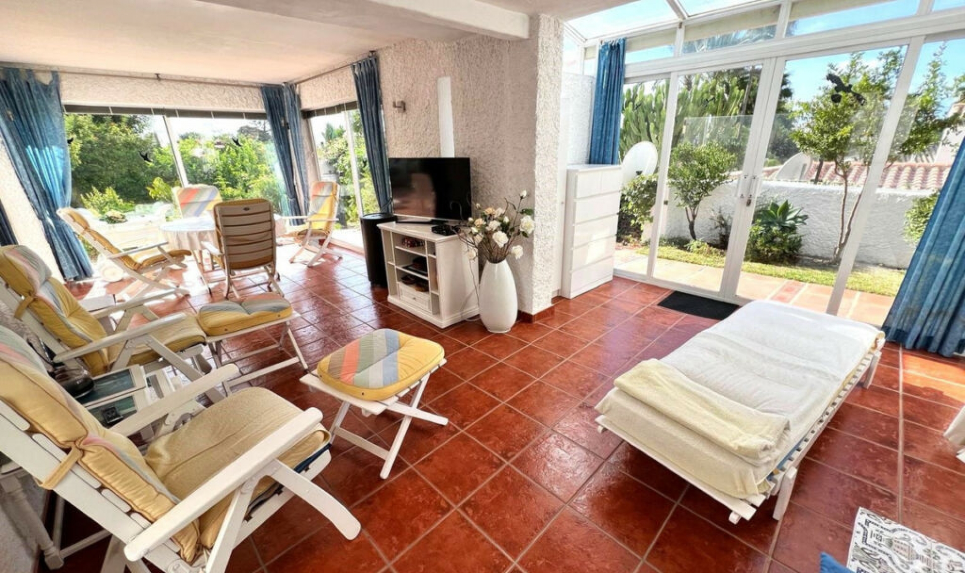 Resale - House -
Costabella