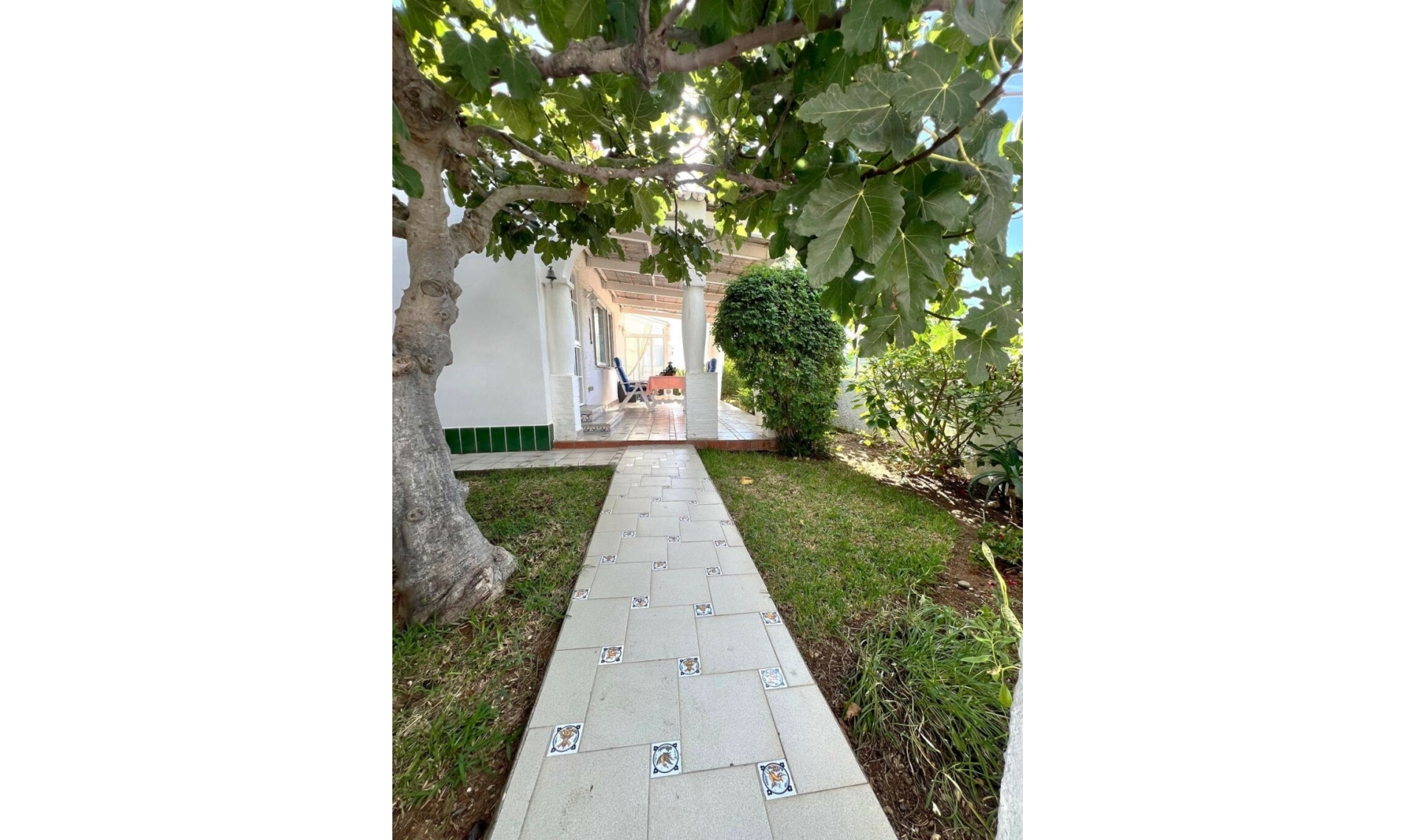 Resale - House -
Costabella