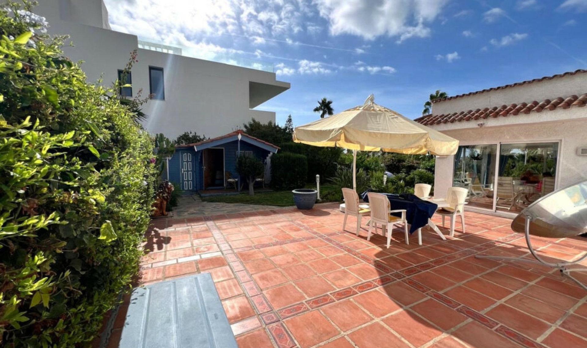 Resale - House -
Costabella