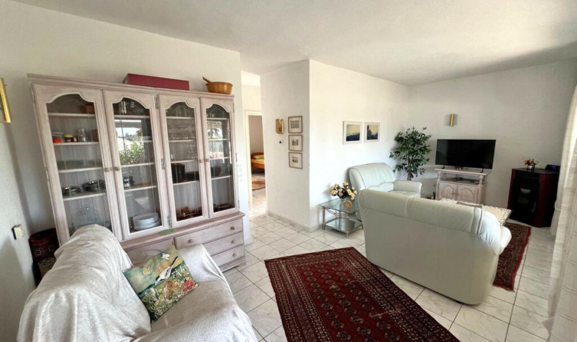 Resale - House -
Costabella