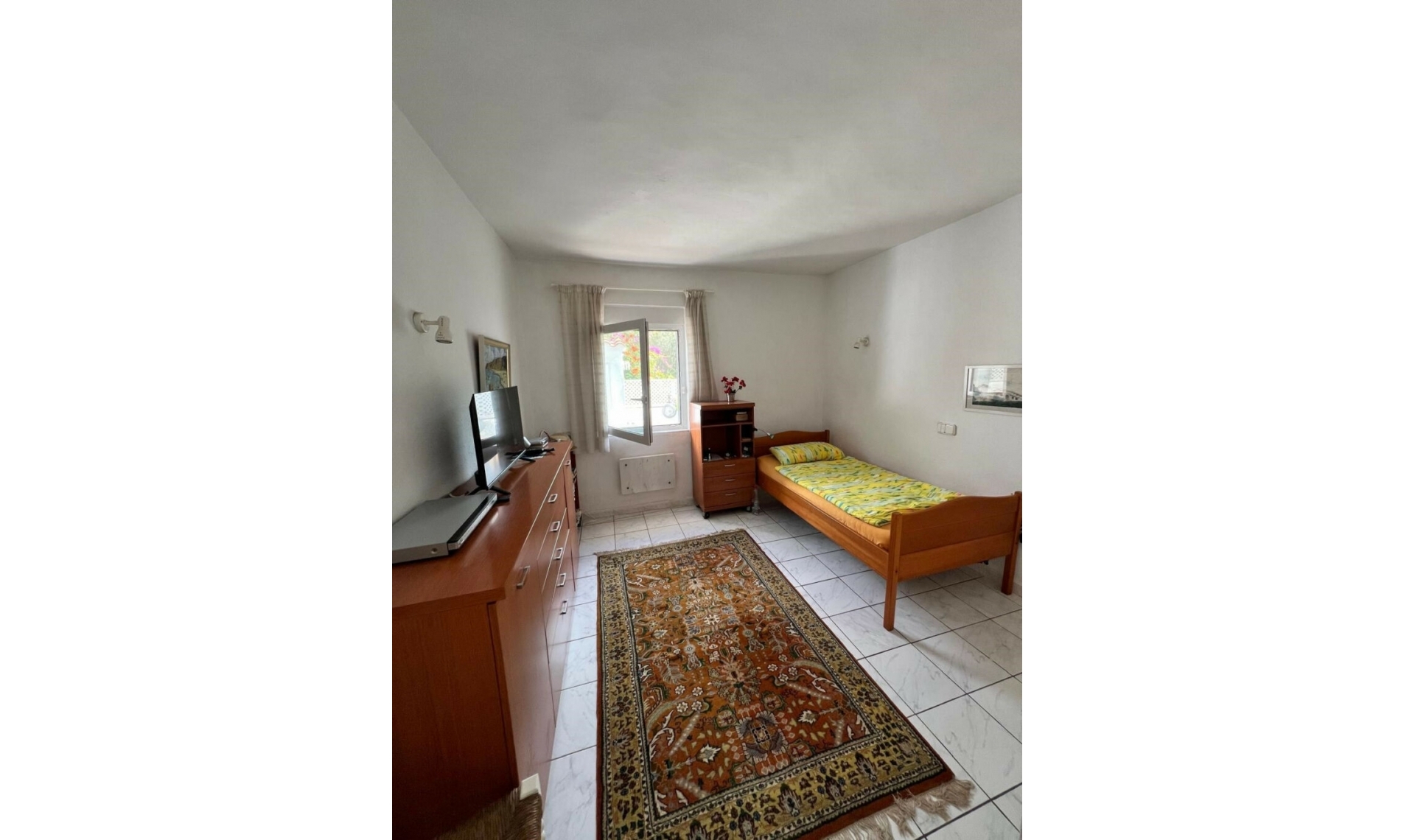 Resale - House -
Costabella