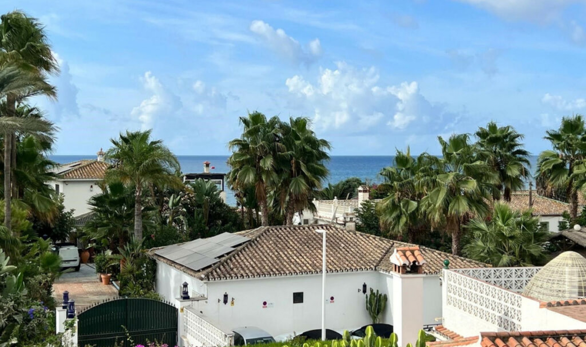 Resale - House -
Costabella