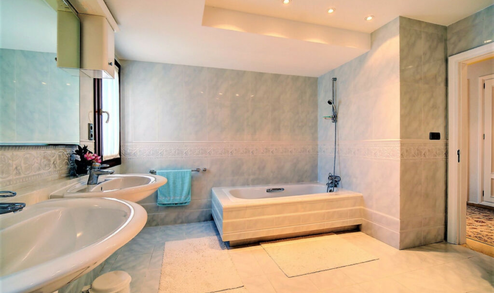 Resale - House -
Costalita