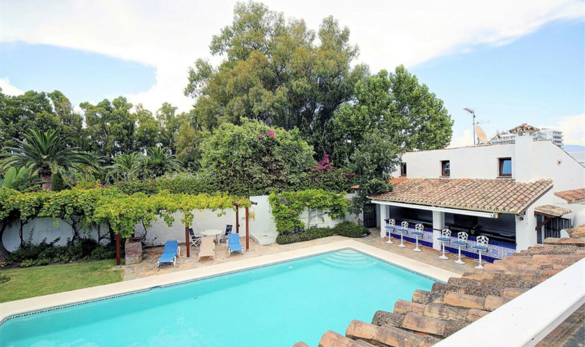 Resale - House -
Costalita