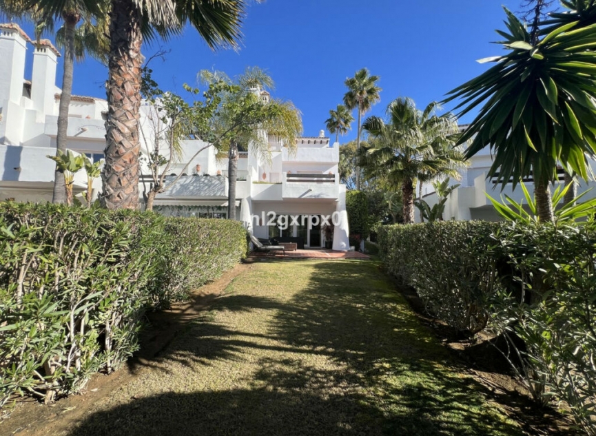 Resale - House -
Costalita