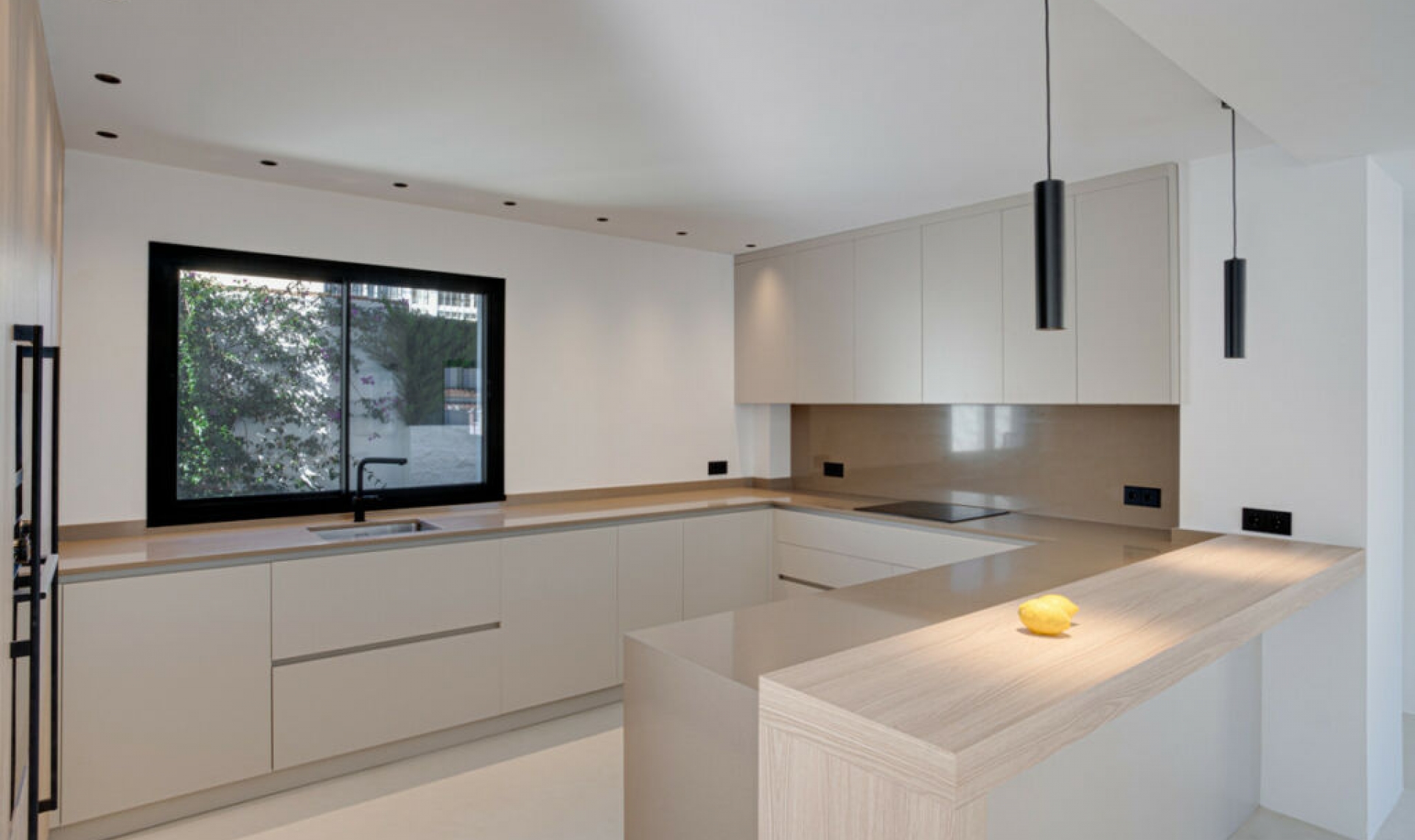 Resale - House -
Costalita