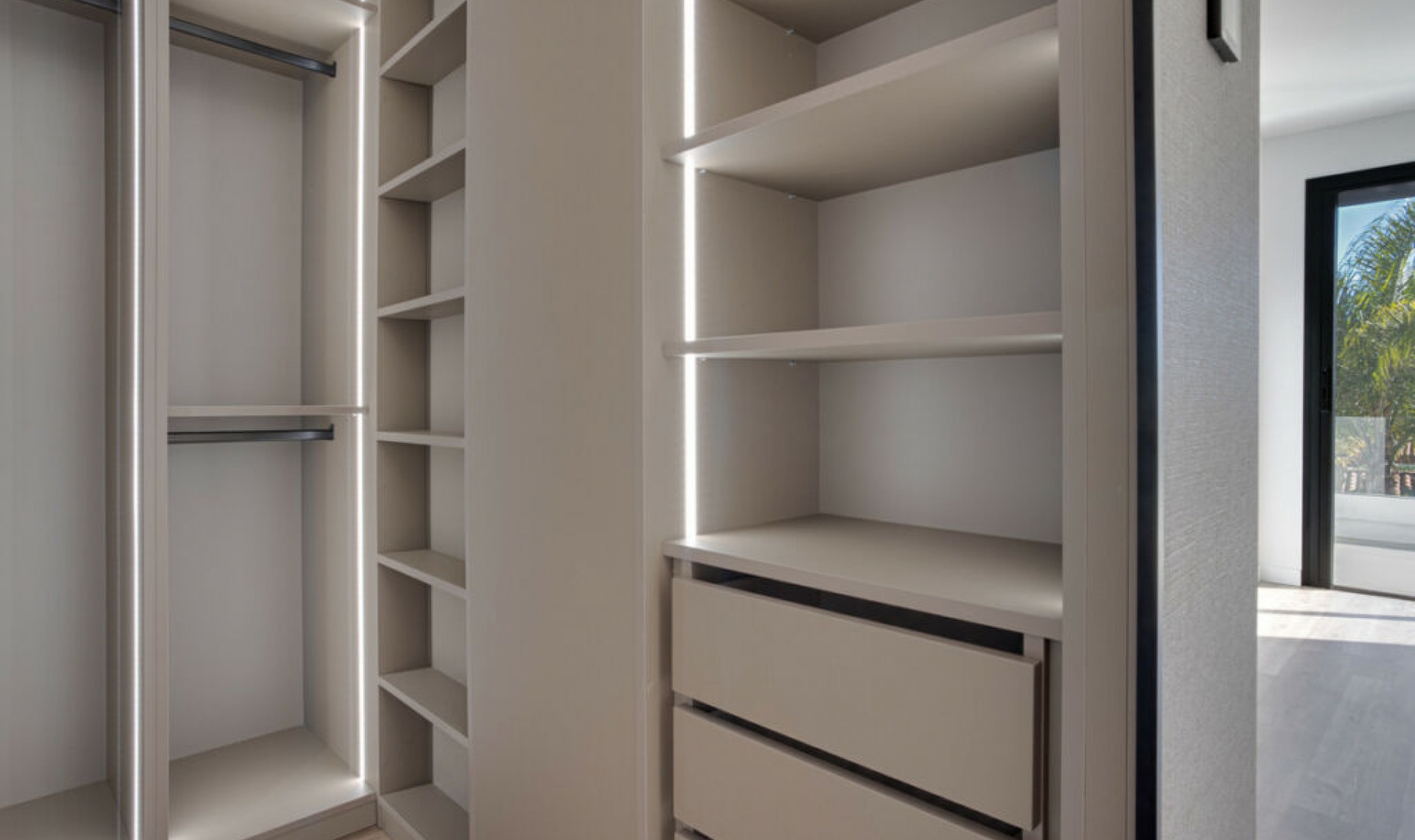 Resale - House -
Costalita