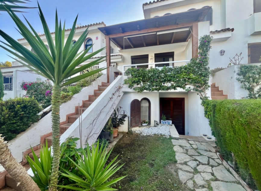 Resale - House -
Costalita