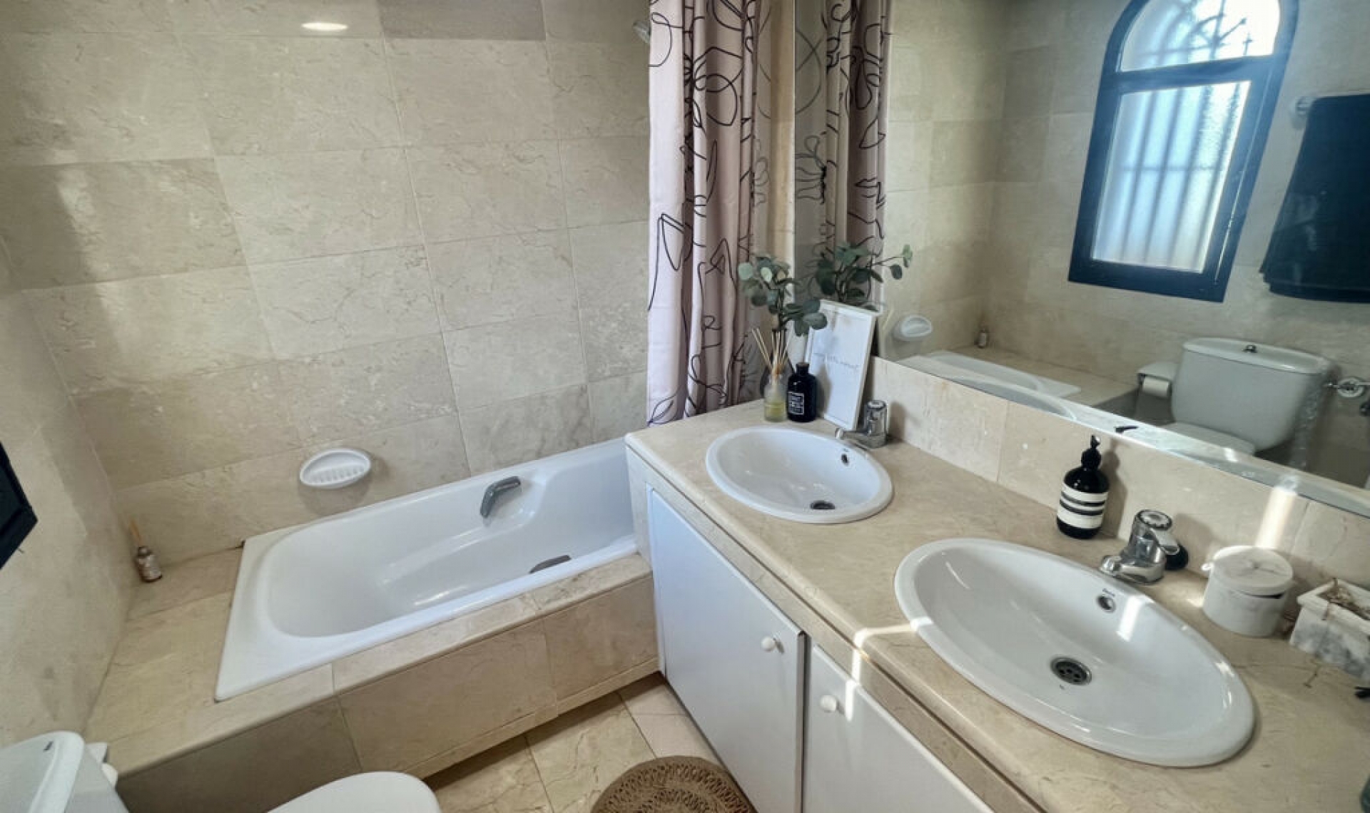 Resale - House -
Costalita