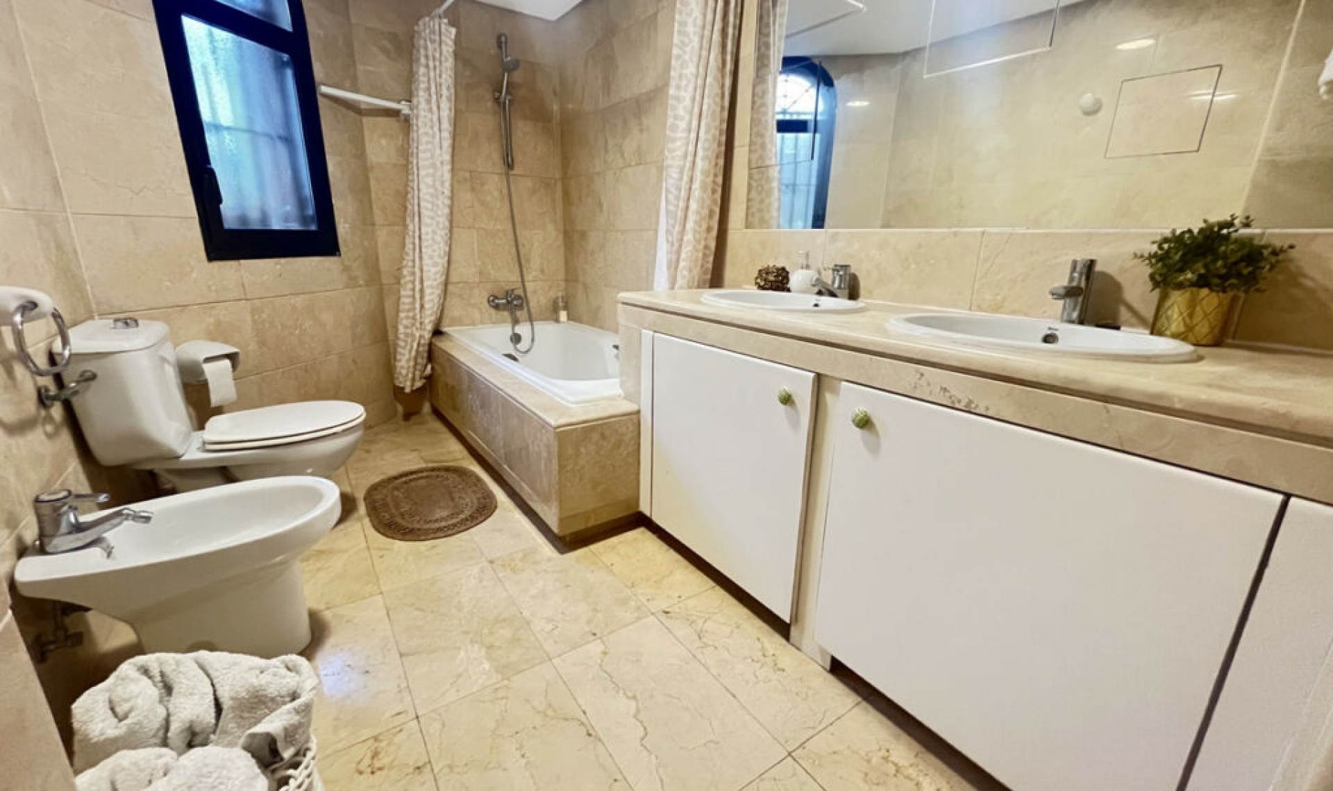 Resale - House -
Costalita