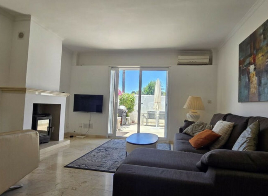 Resale - House -
Costalita