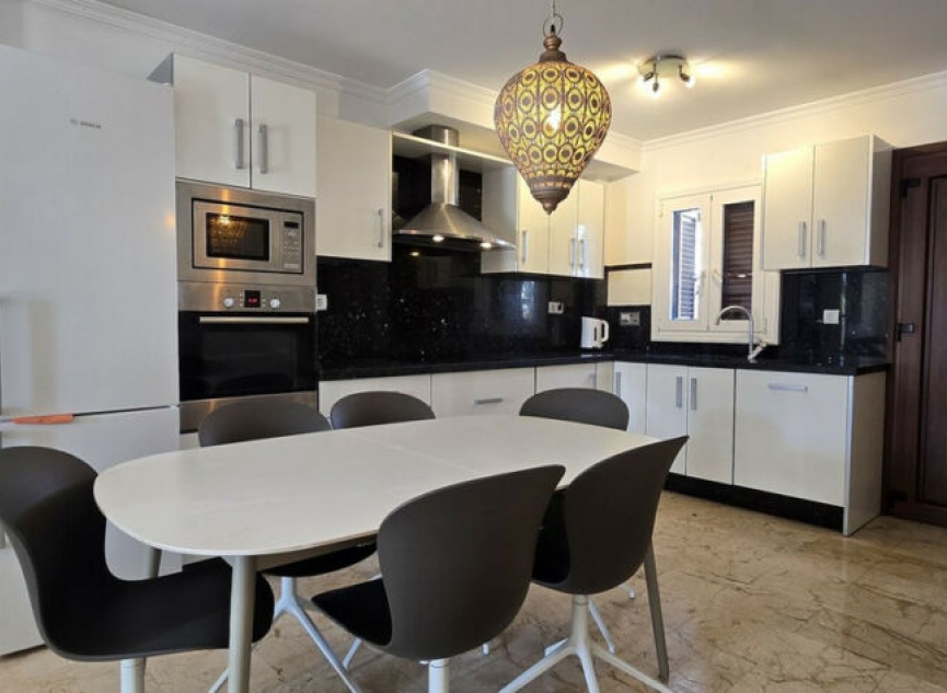 Resale - House -
Costalita