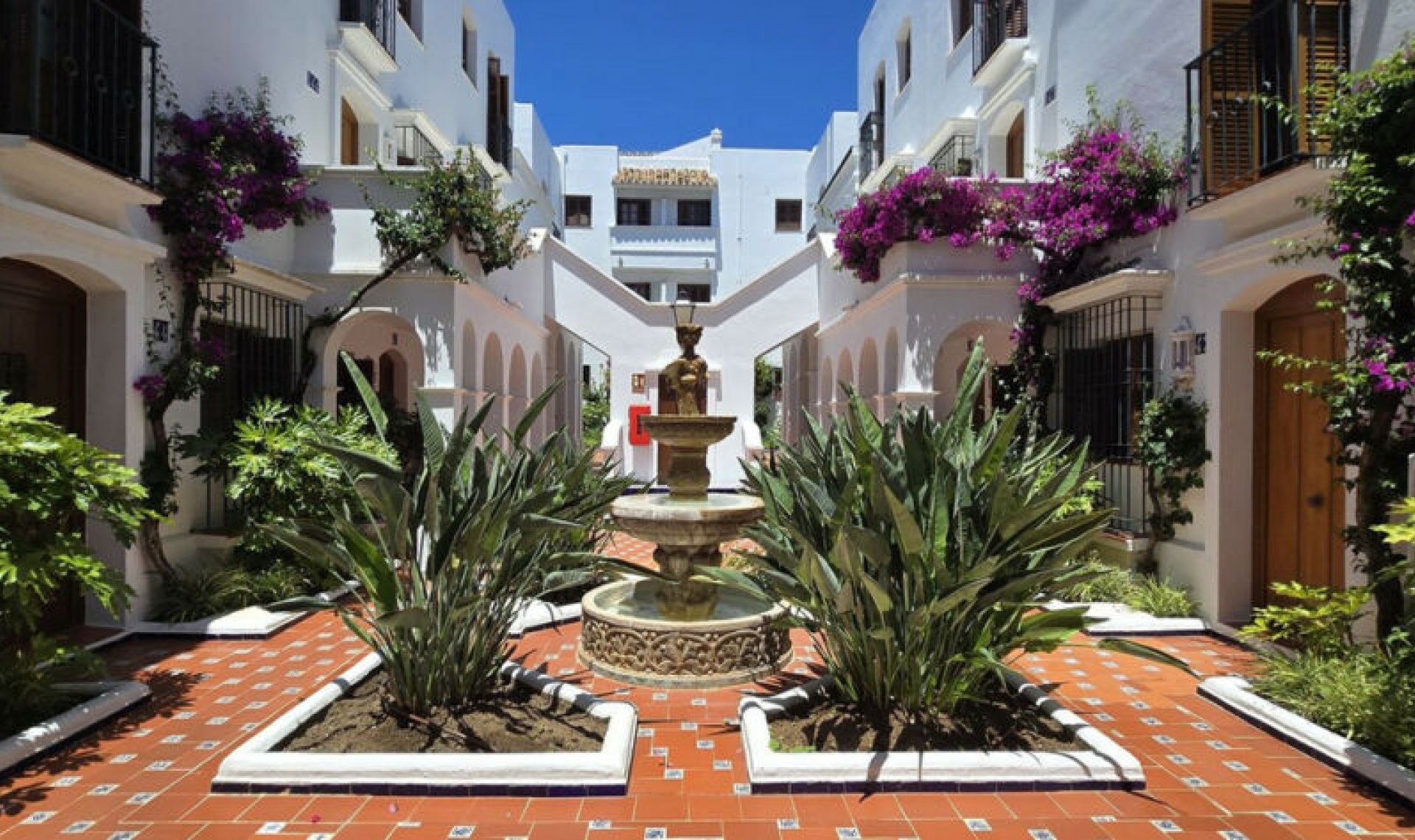 Resale - House -
Costalita