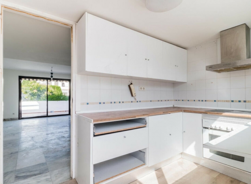 Resale - House -
Costalita