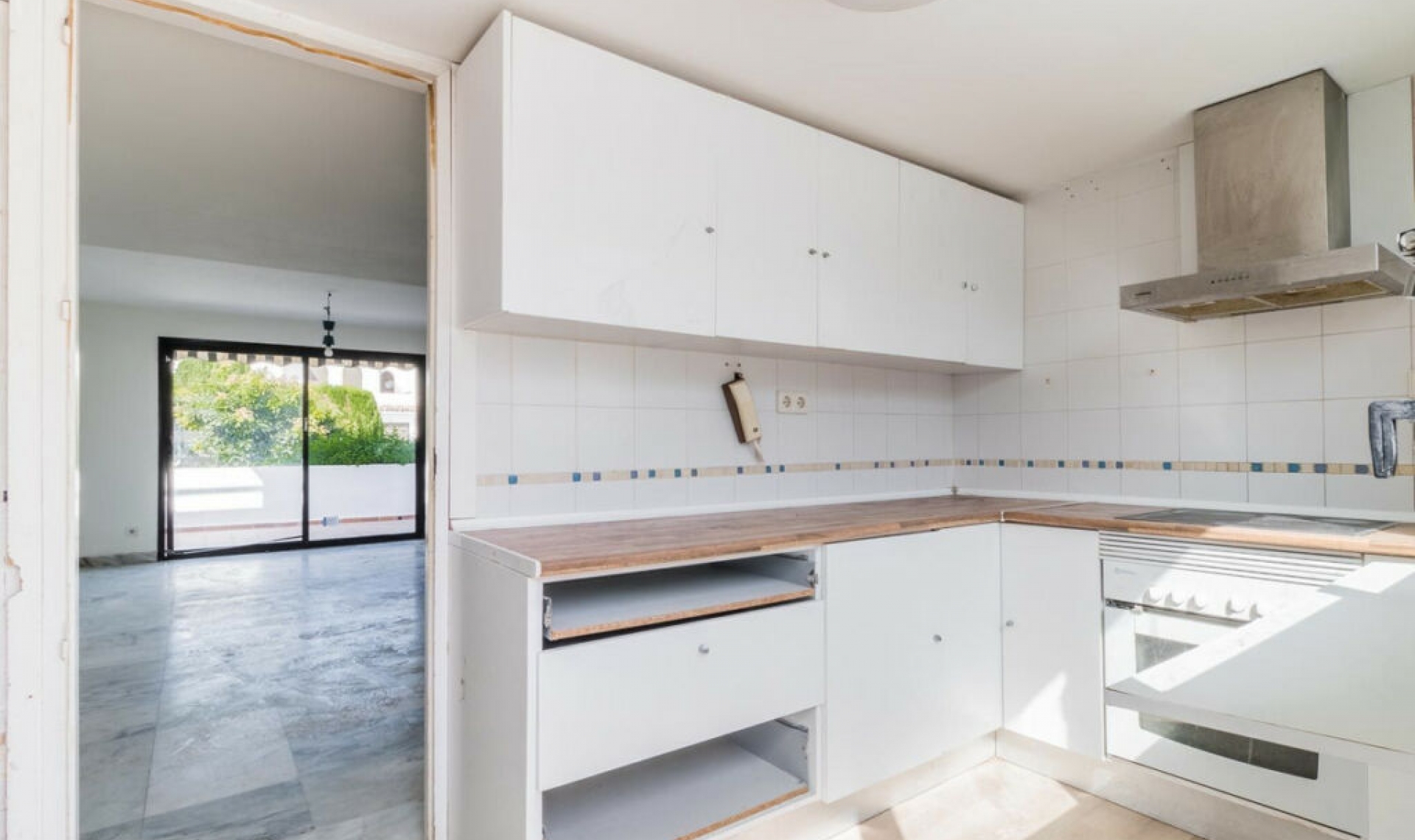 Resale - House -
Costalita