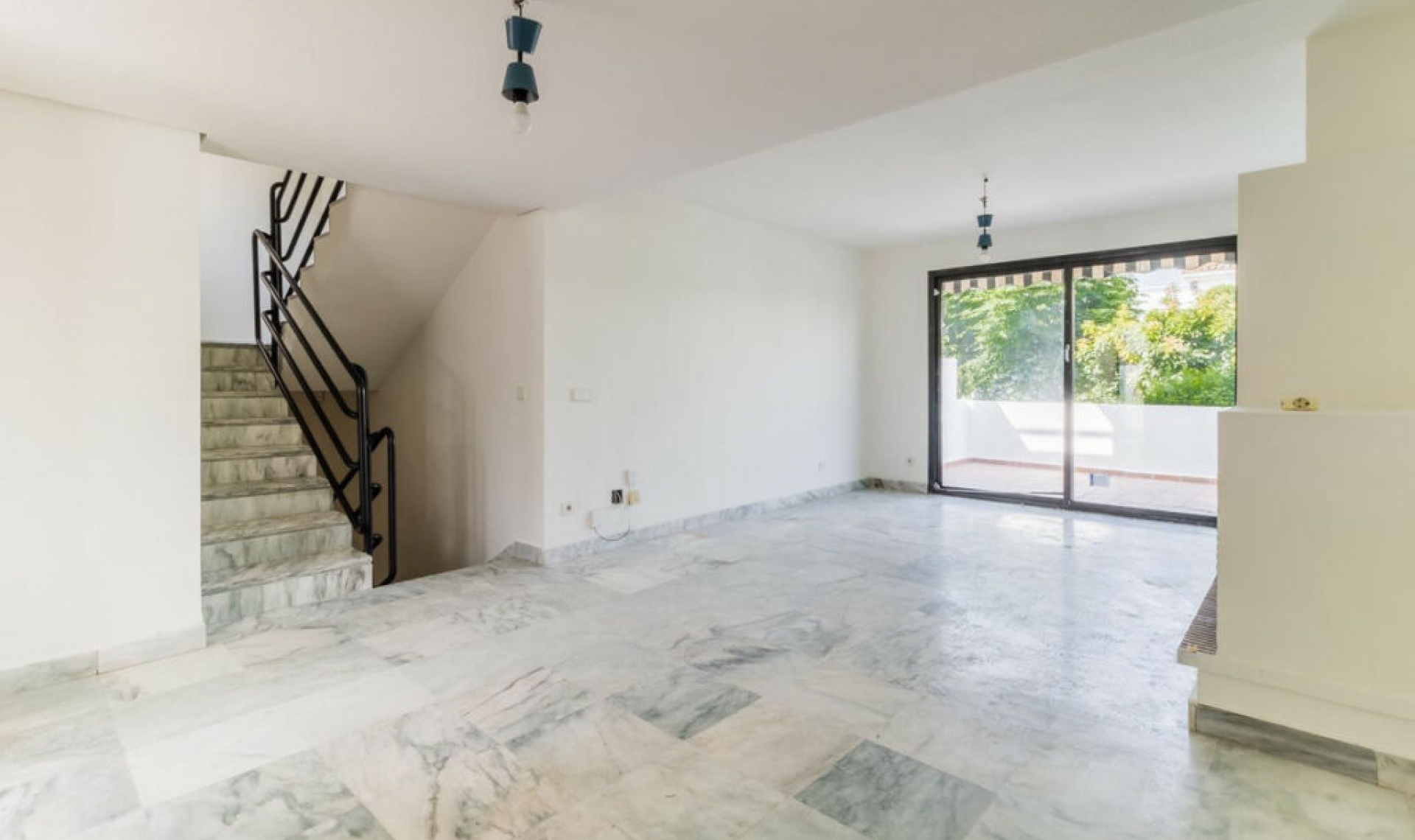 Resale - House -
Costalita