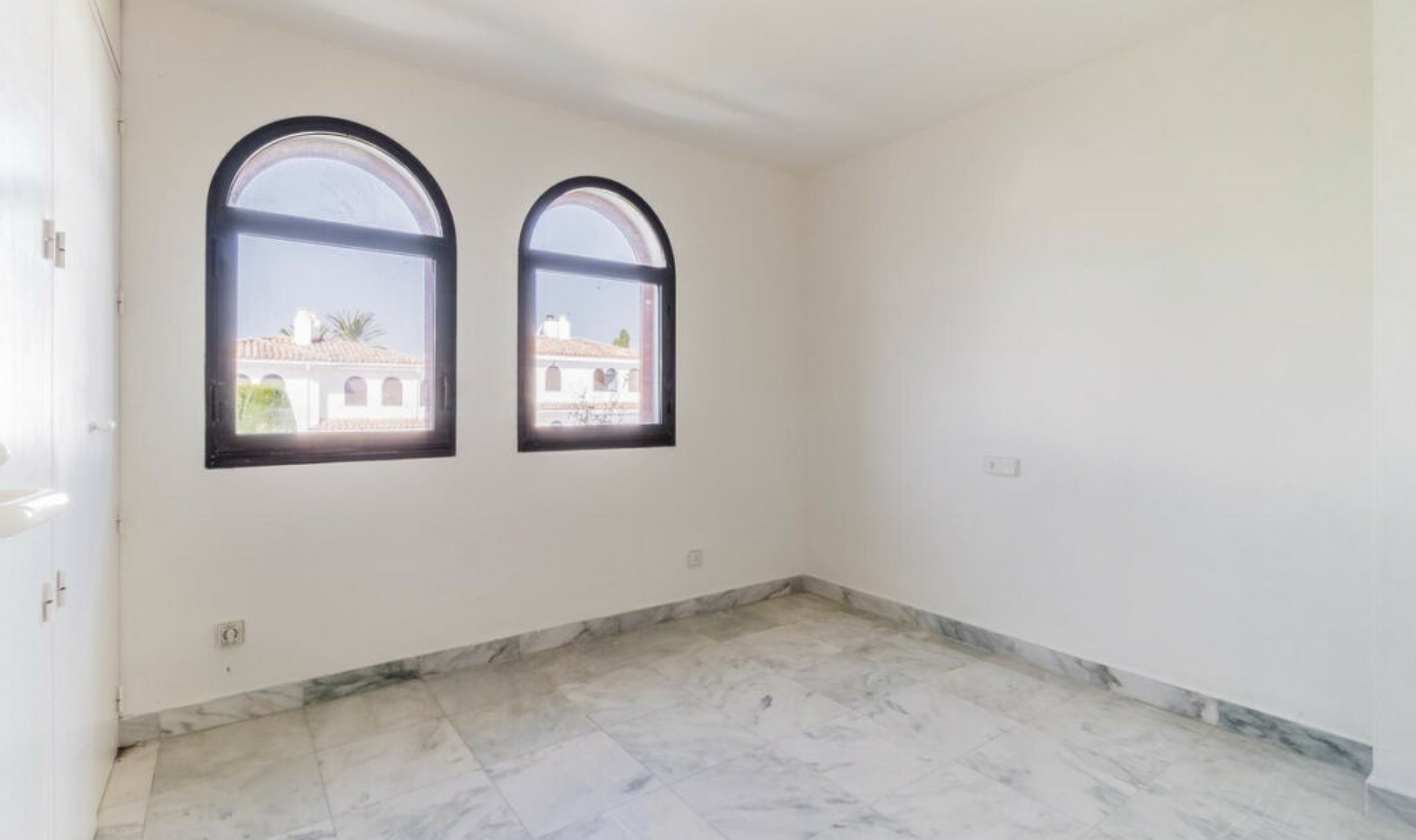 Resale - House -
Costalita