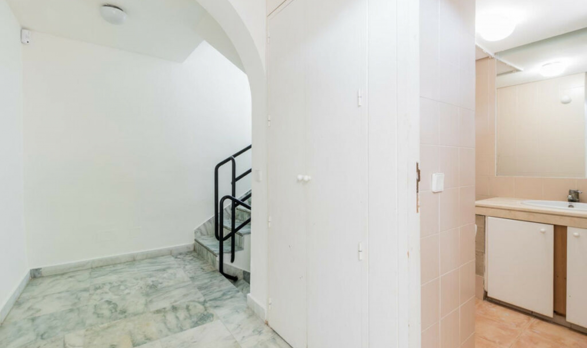 Resale - House -
Costalita