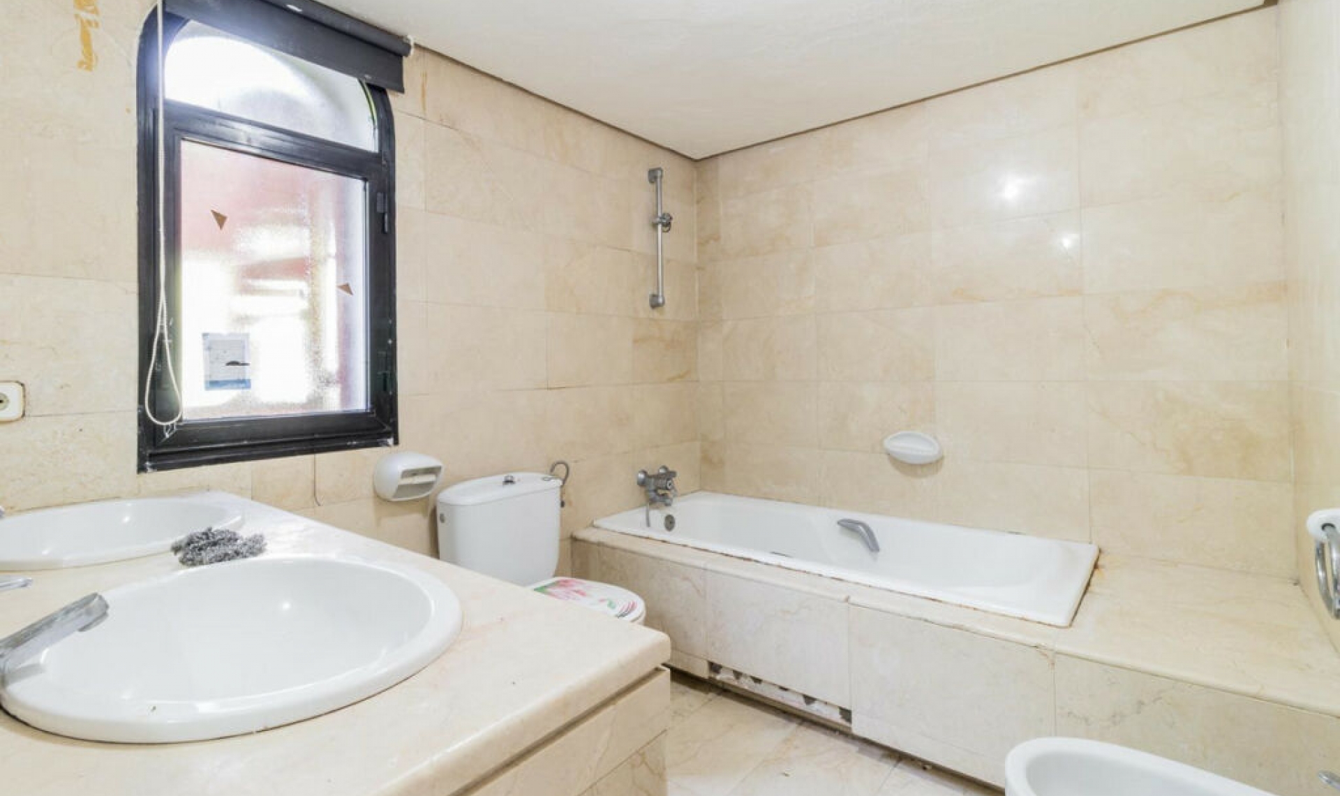 Resale - House -
Costalita