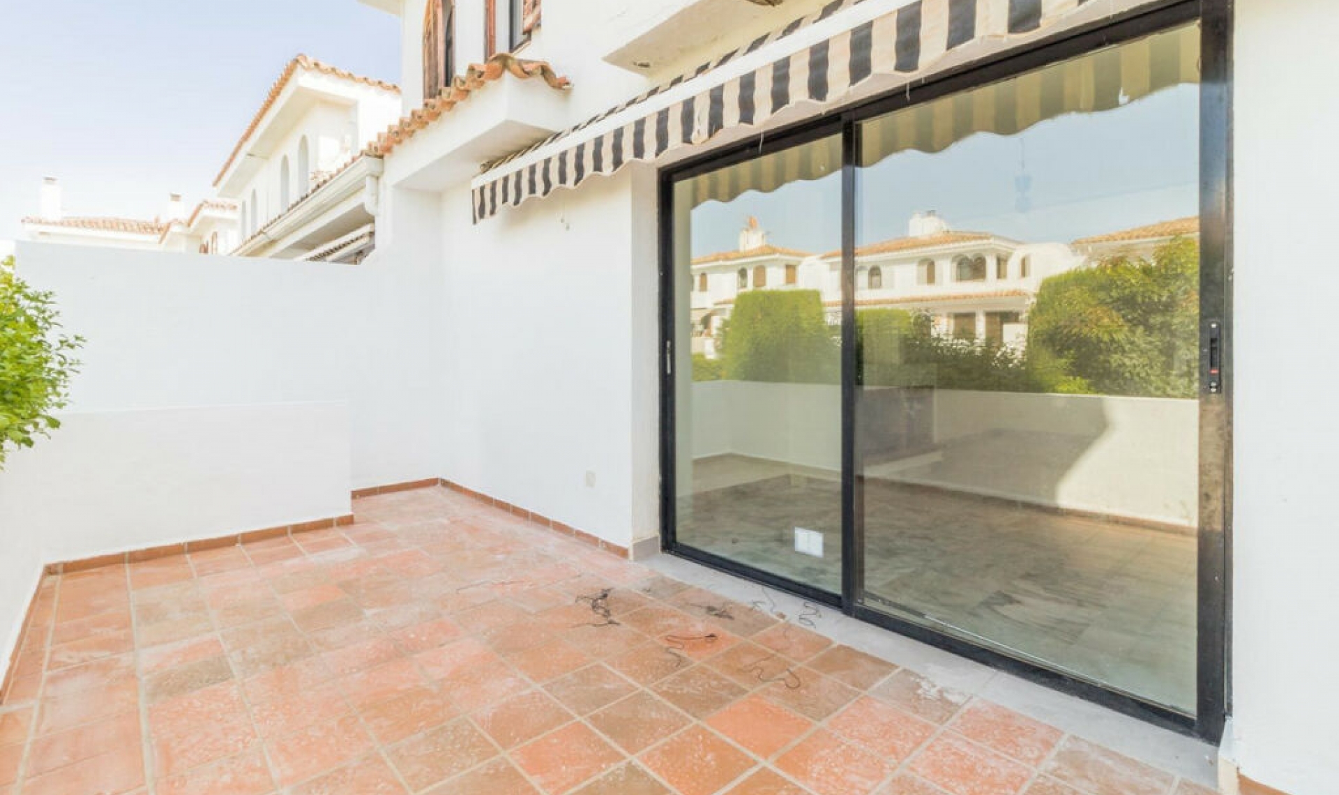 Resale - House -
Costalita