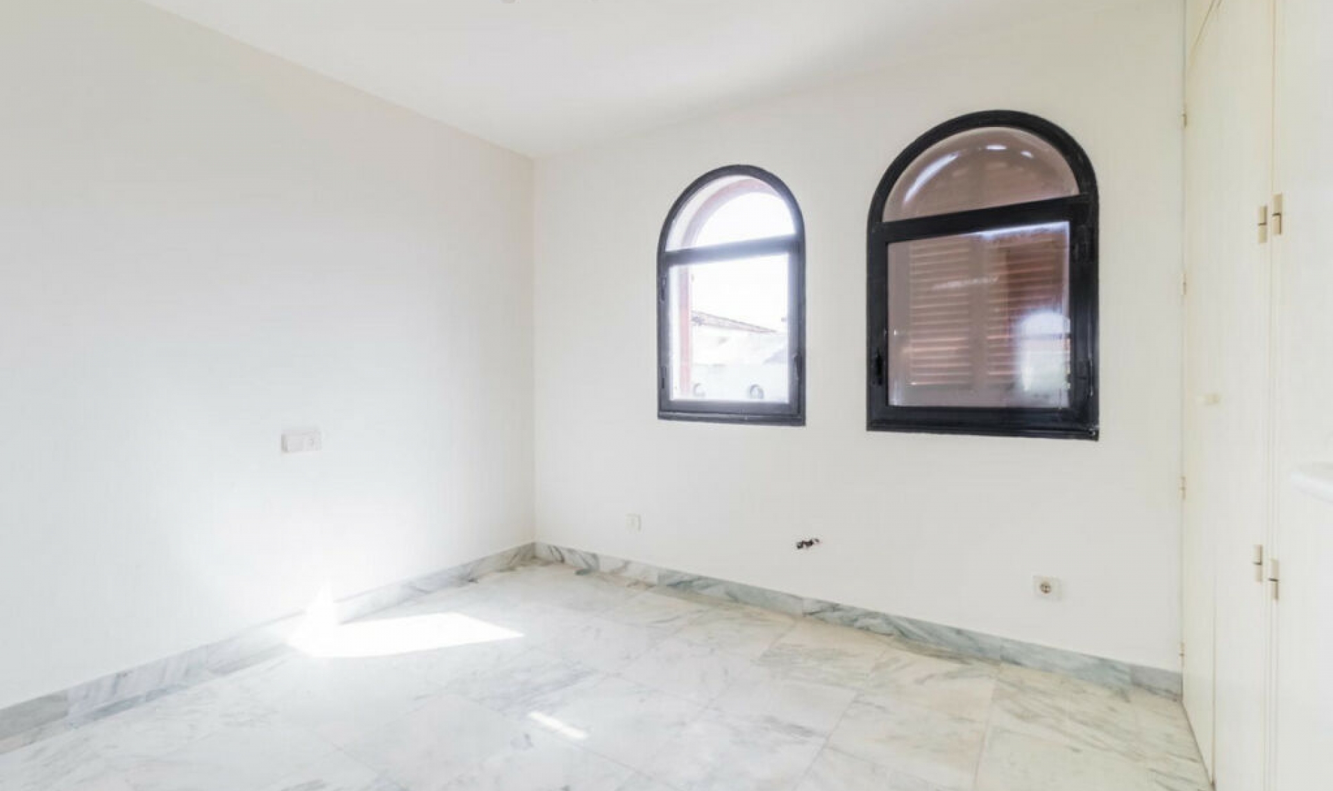 Resale - House -
Costalita