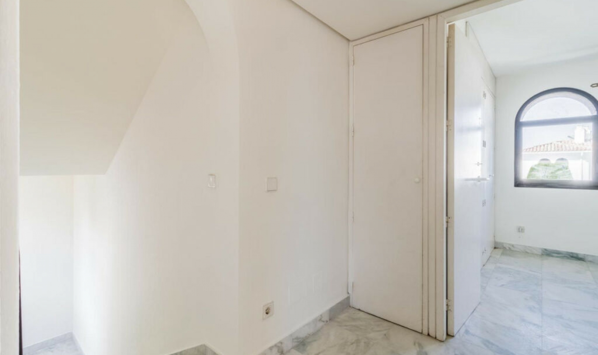 Resale - House -
Costalita