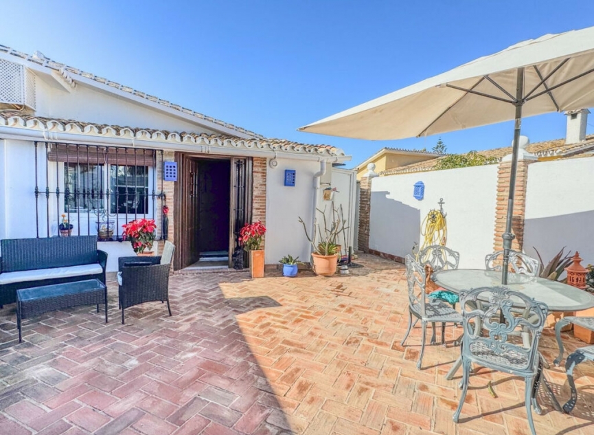 Resale - House -
Costalita