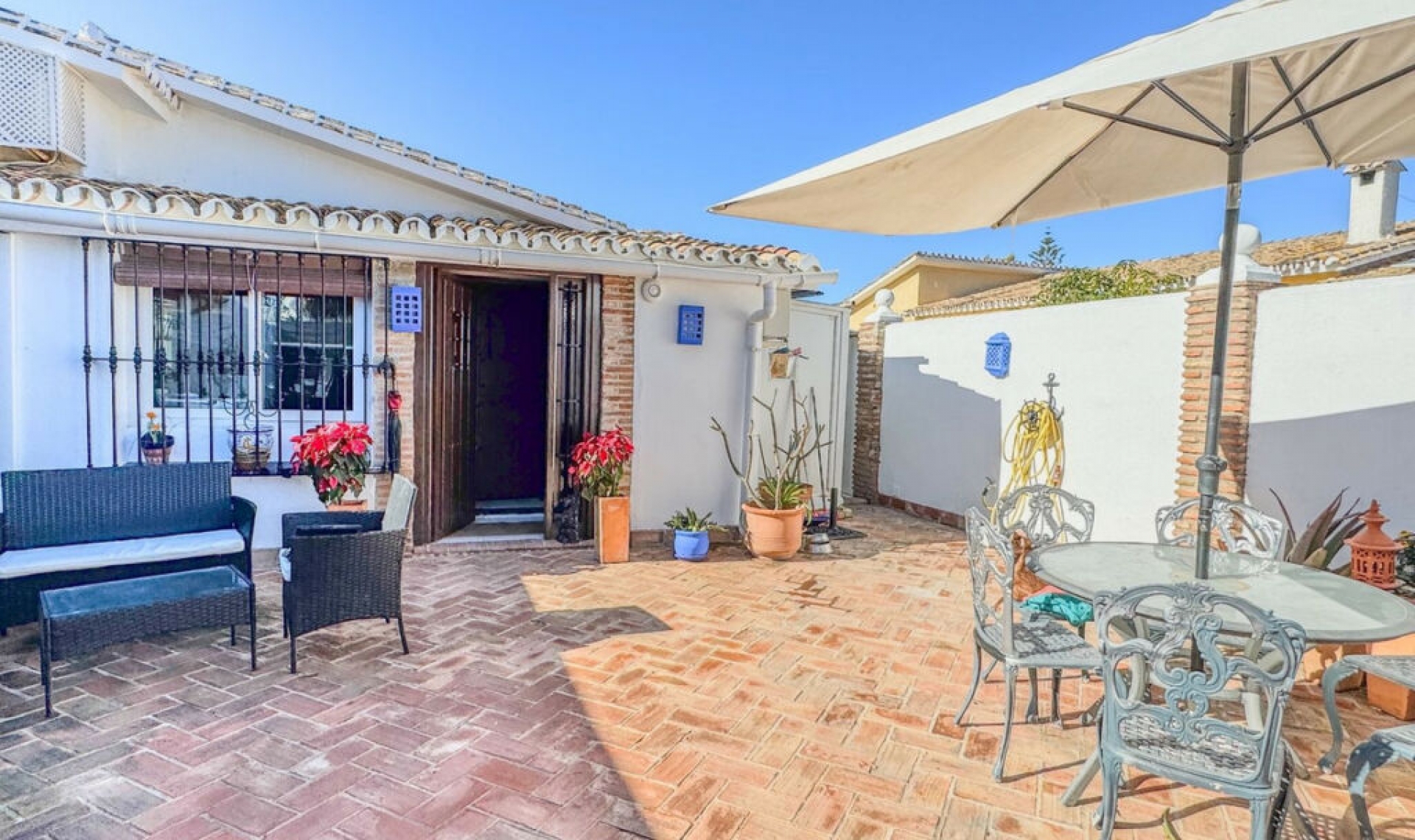 Resale - House -
Costalita