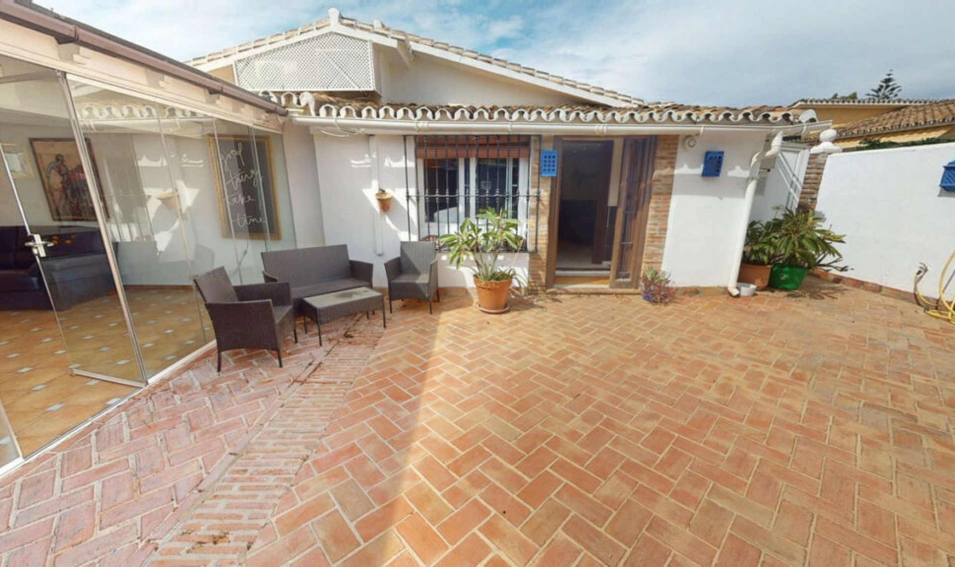 Resale - House -
Costalita