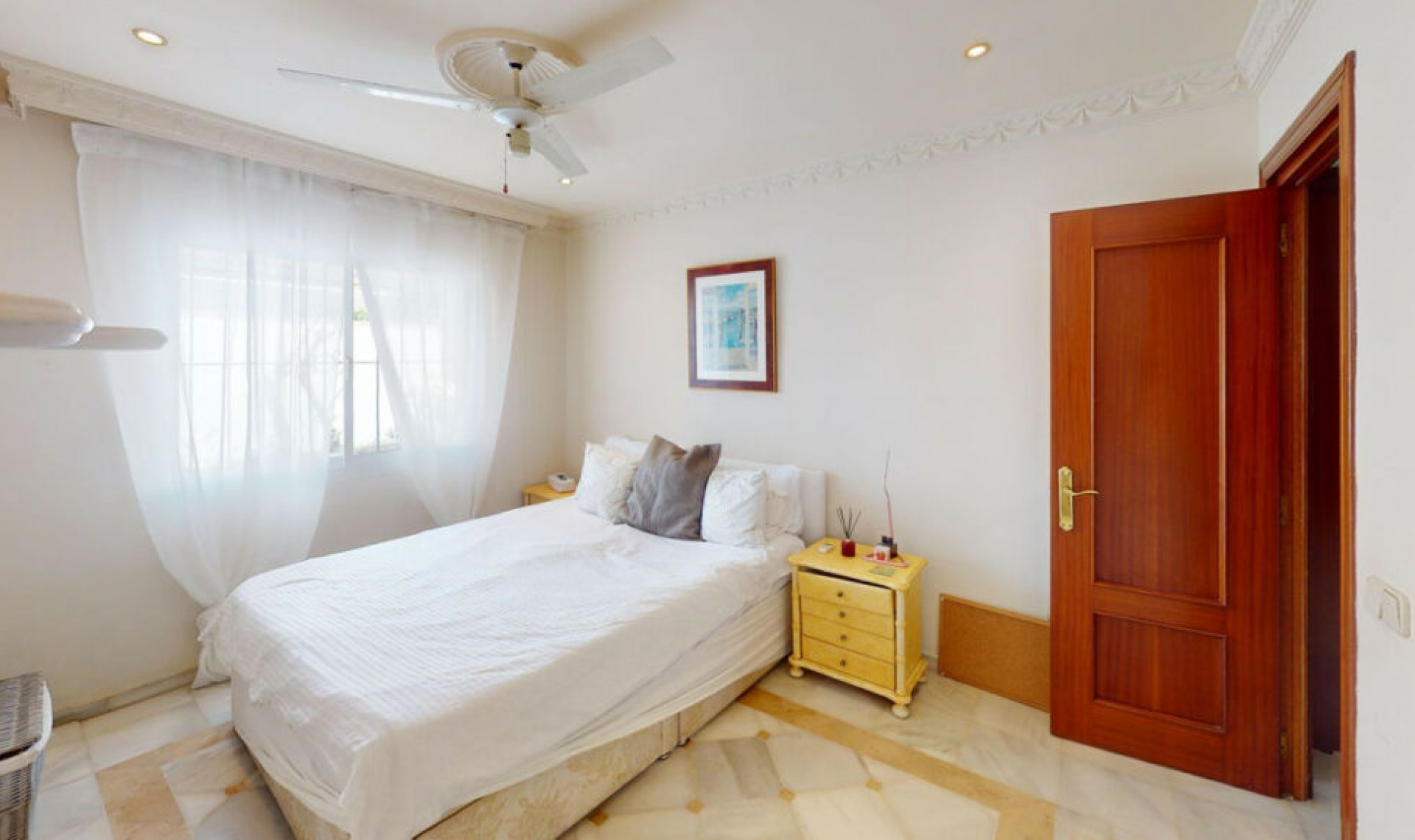 Resale - House -
Costalita