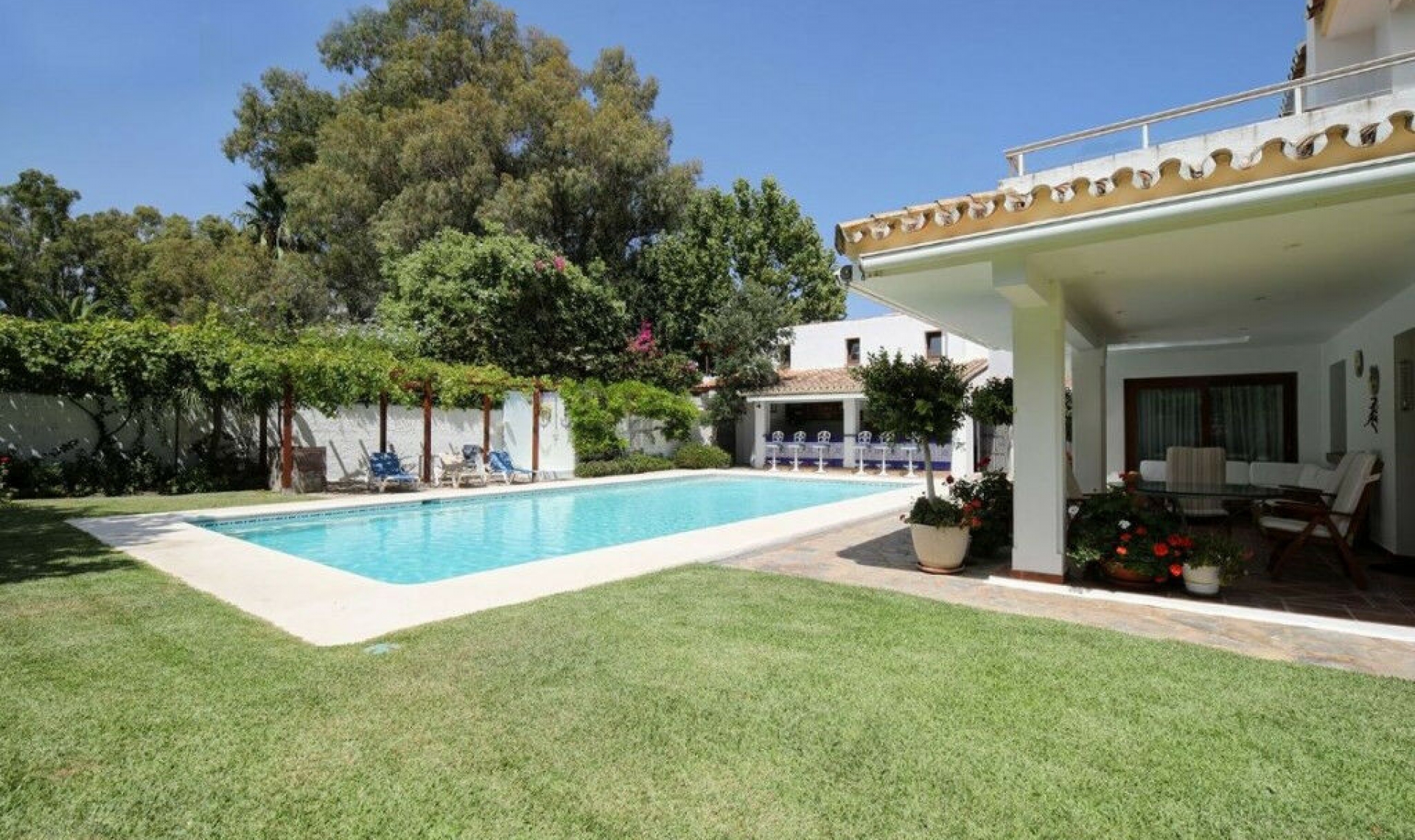 Resale - House -
Costalita