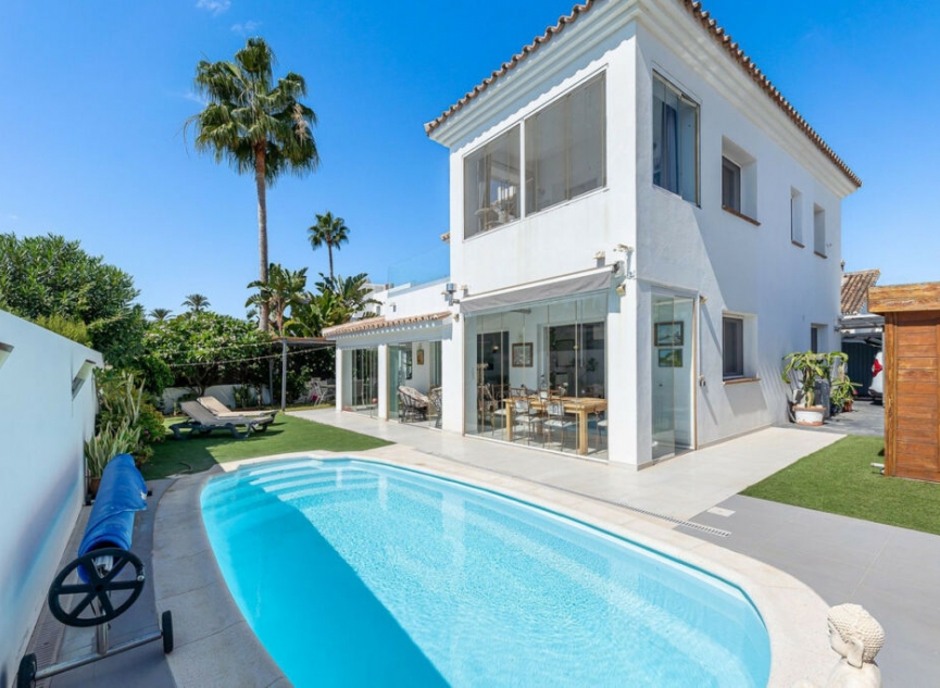 Resale - House -
Costalita