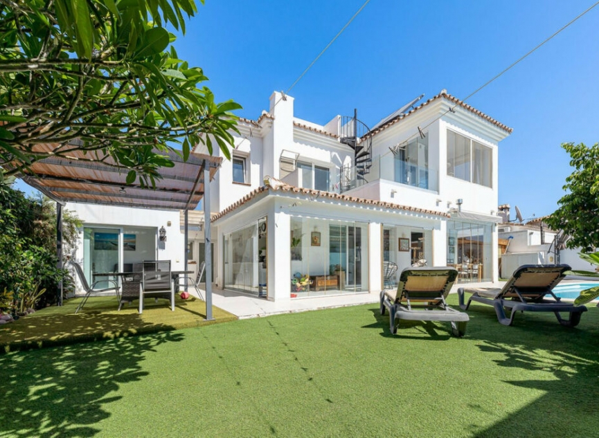 Resale - House -
Costalita
