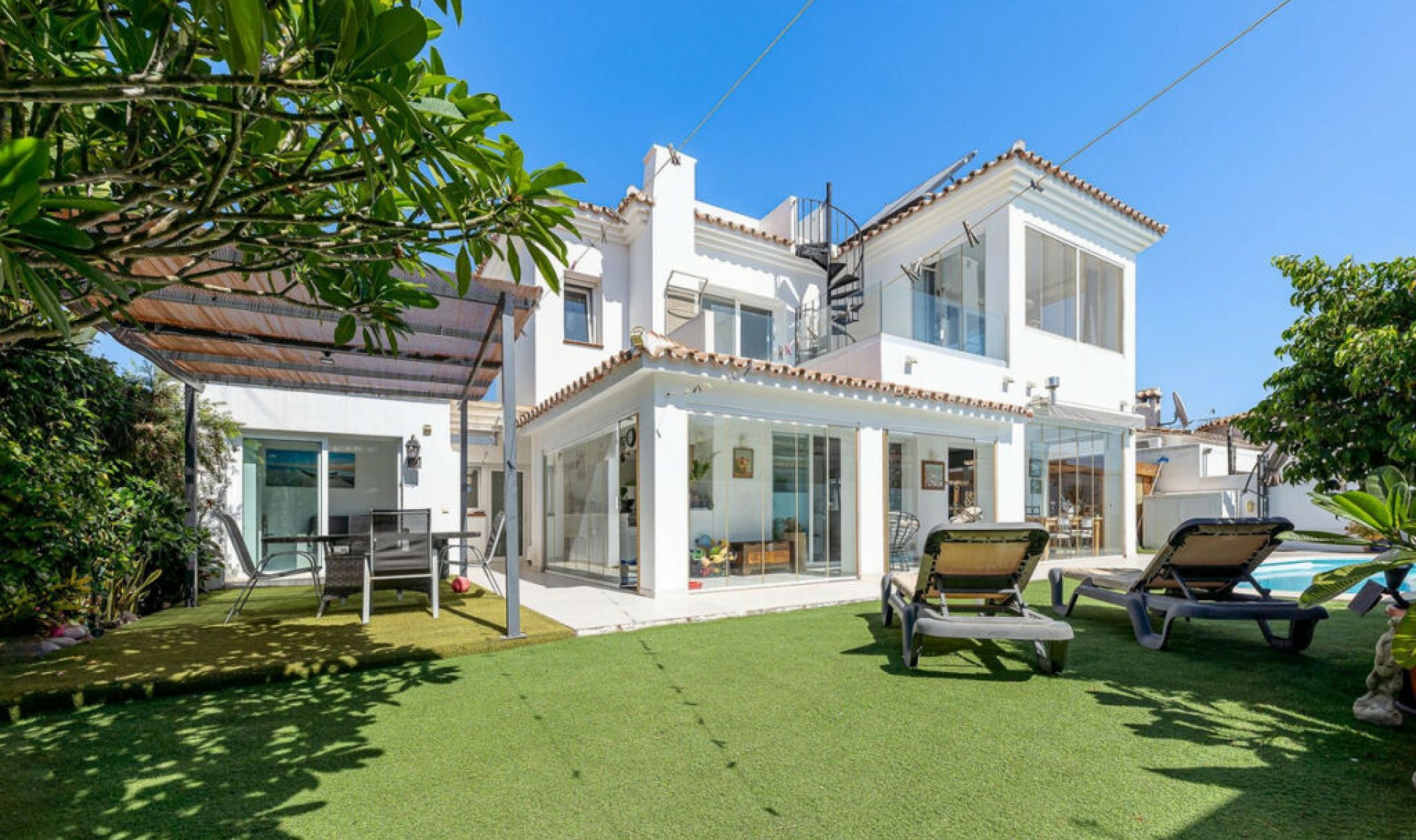 Resale - House -
Costalita