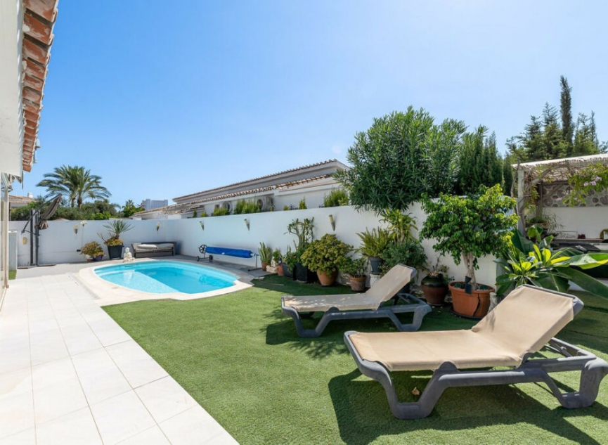 Resale - House -
Costalita