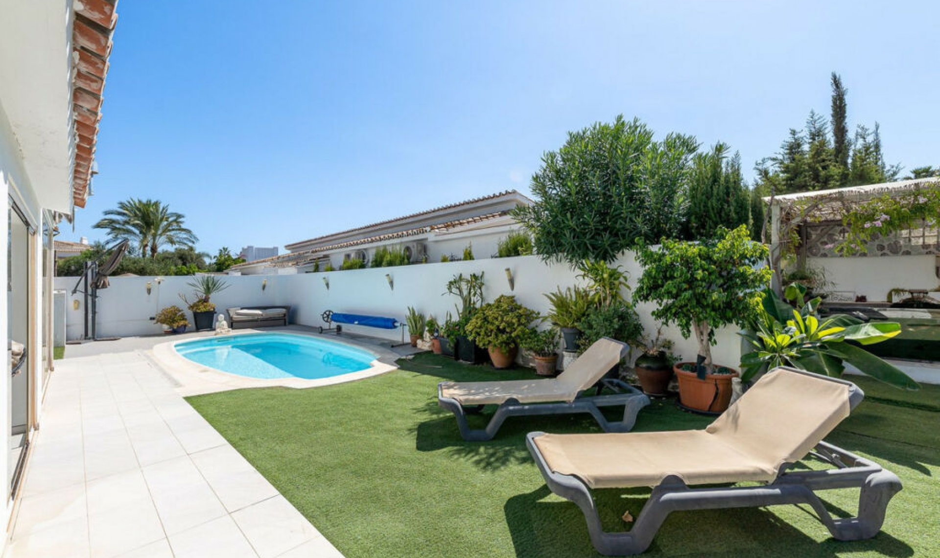 Resale - House -
Costalita